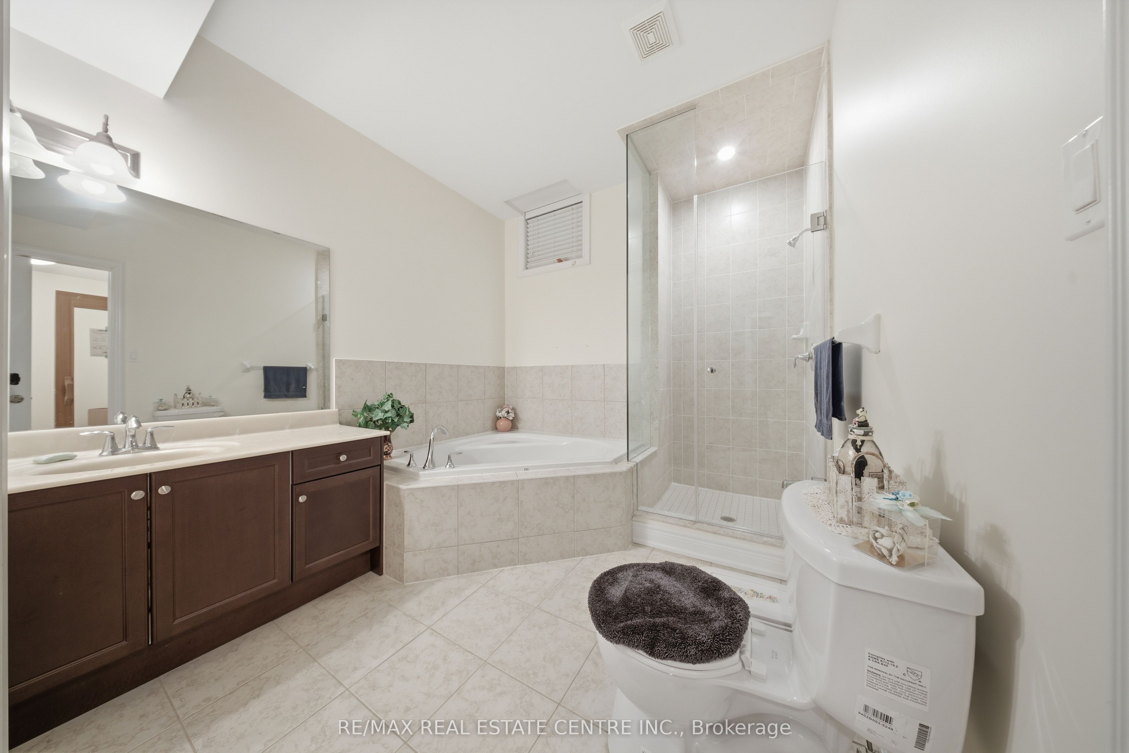 3290 Erin Centre Boulevard Property Photo 22