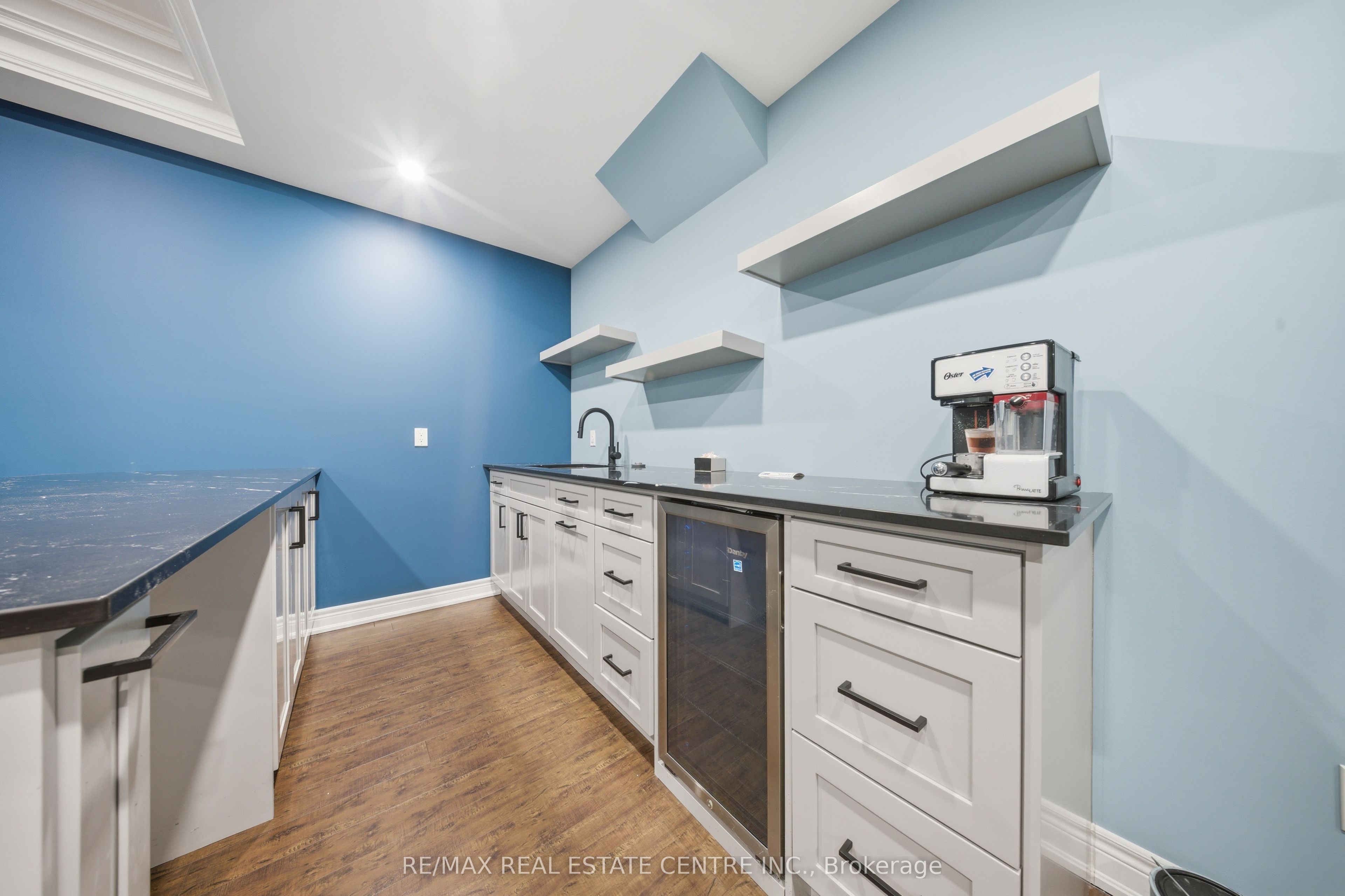 3290 Erin Centre Boulevard Property Photo 25