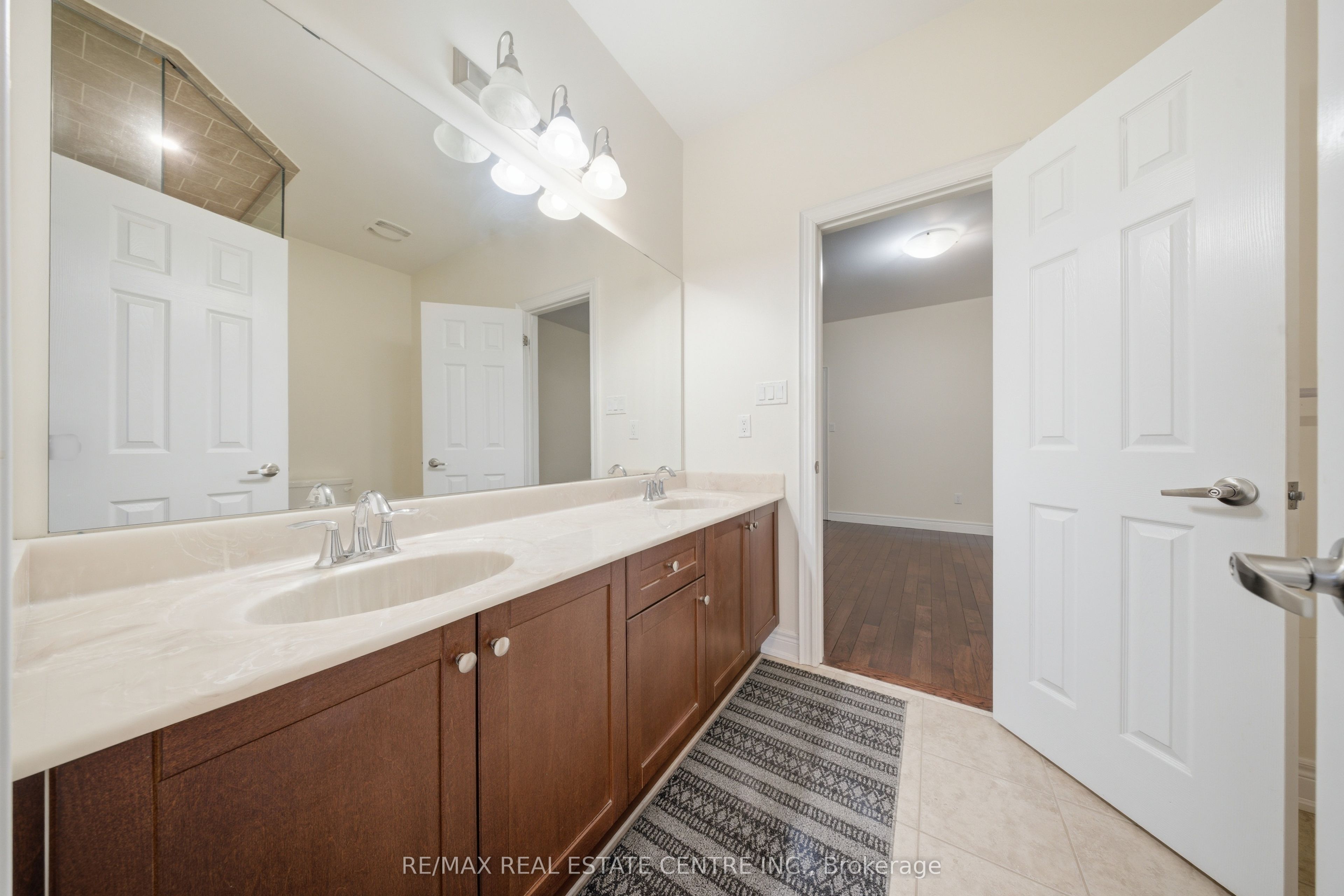 3290 Erin Centre Boulevard Property Photo 27