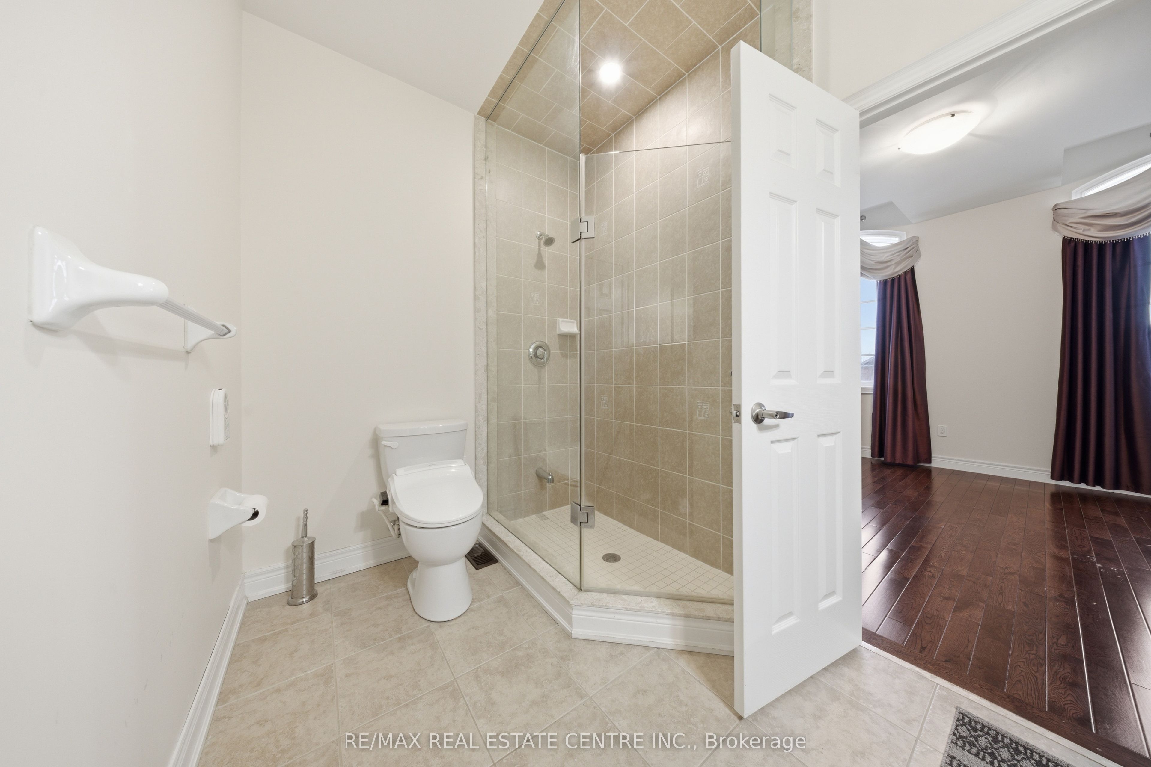 3290 Erin Centre Boulevard Property Photo 28