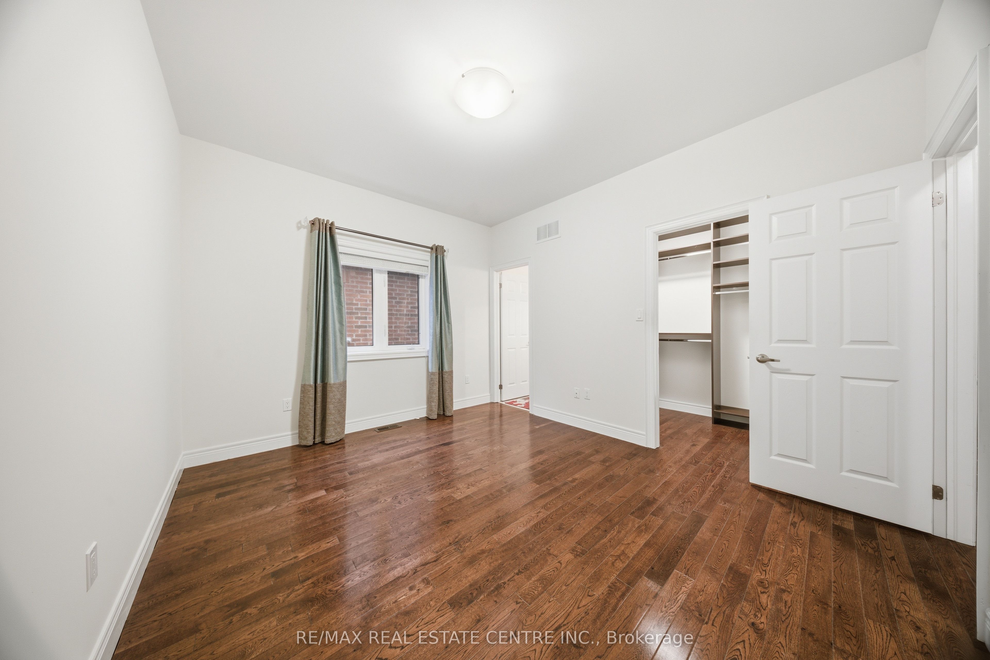 3290 Erin Centre Boulevard Property Photo 32