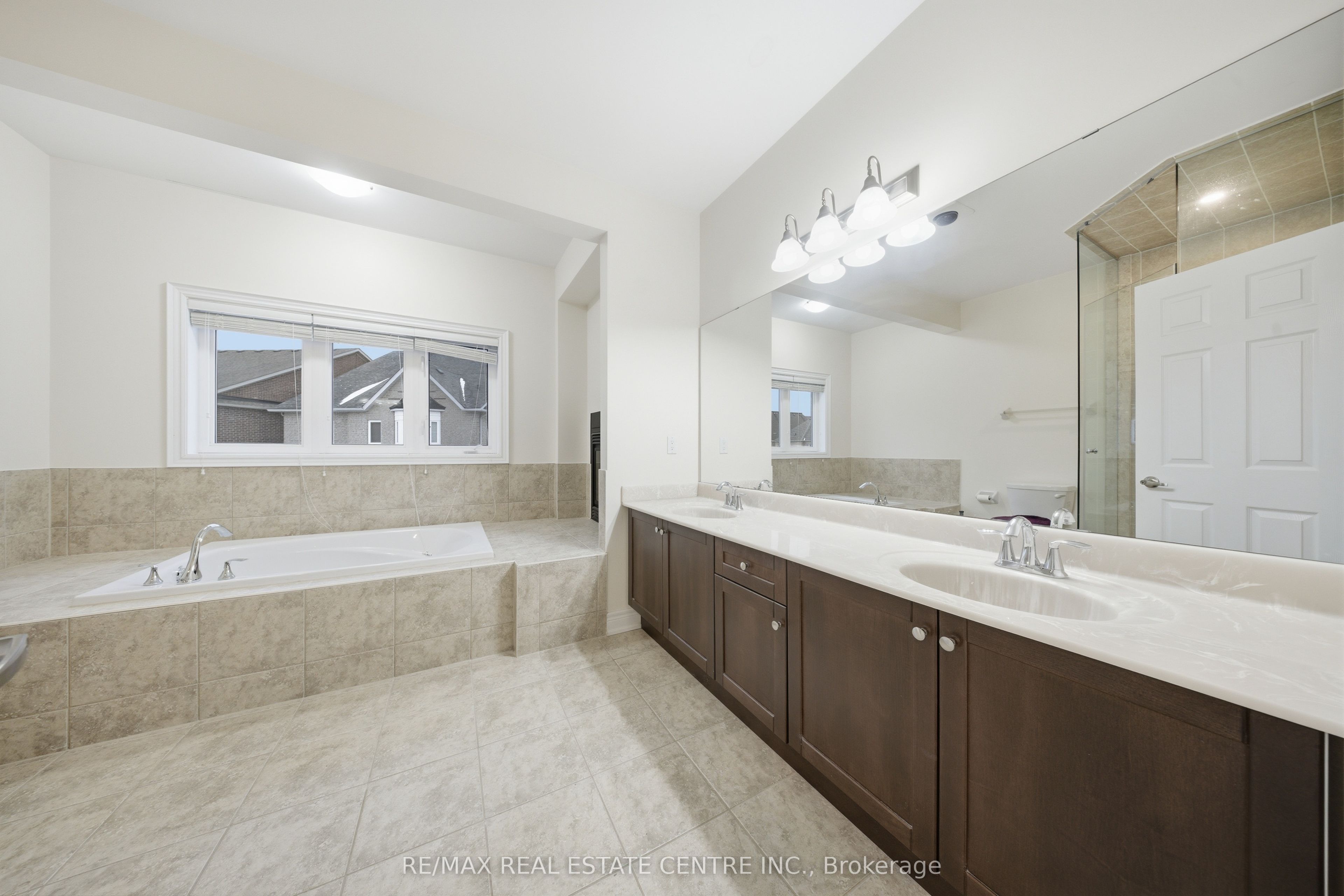 3290 Erin Centre Boulevard Property Photo 42