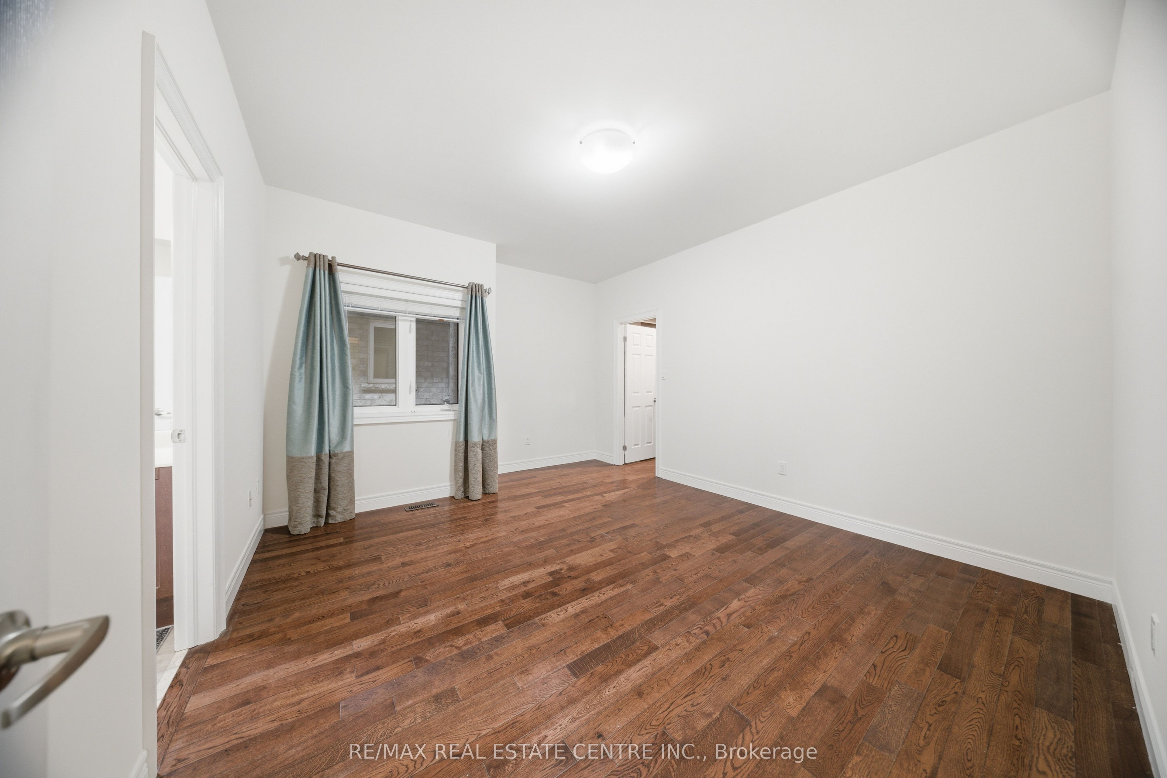 3290 Erin Centre Boulevard Property Photo 44