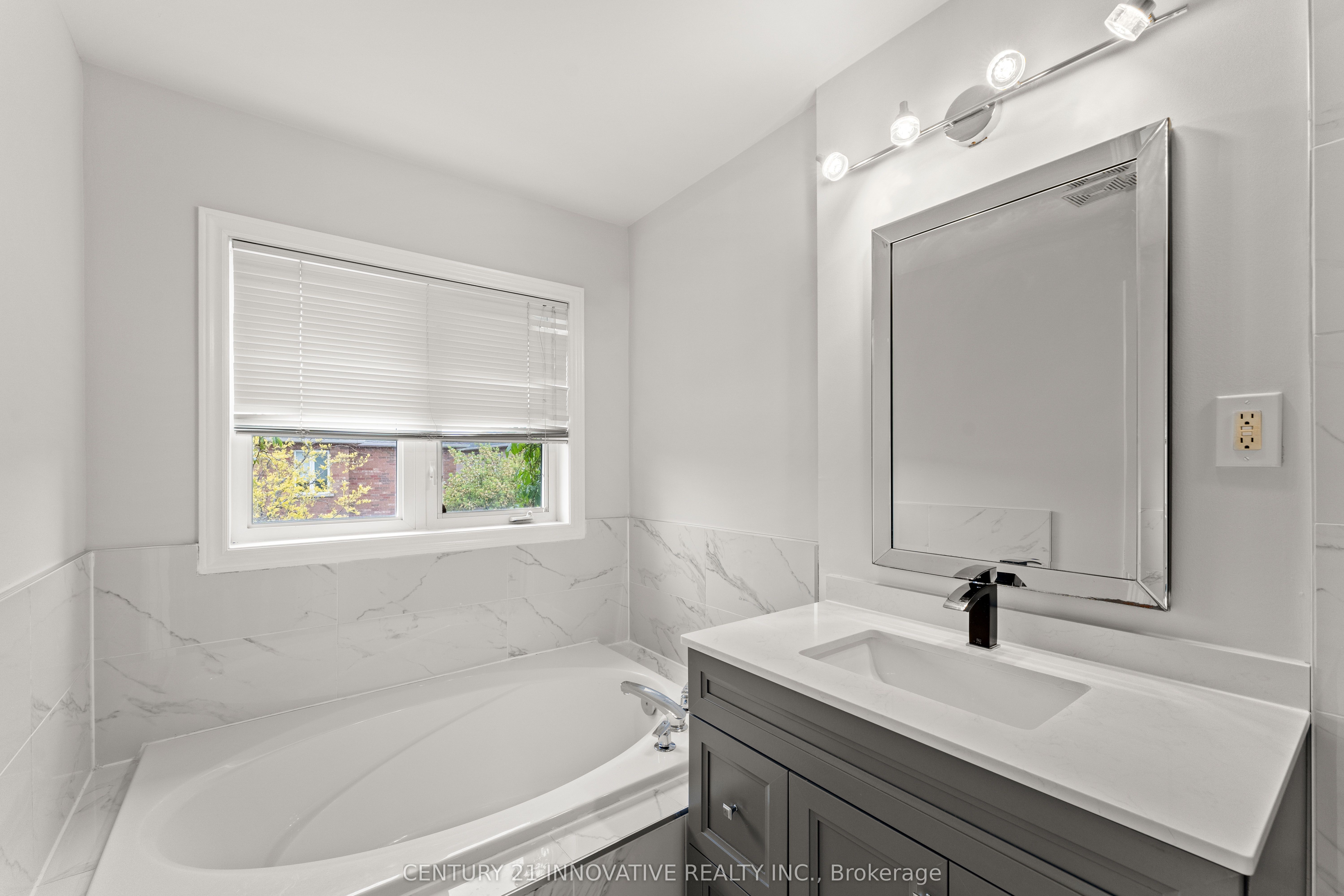 2442 Felhaber Crescent Property Photo 25