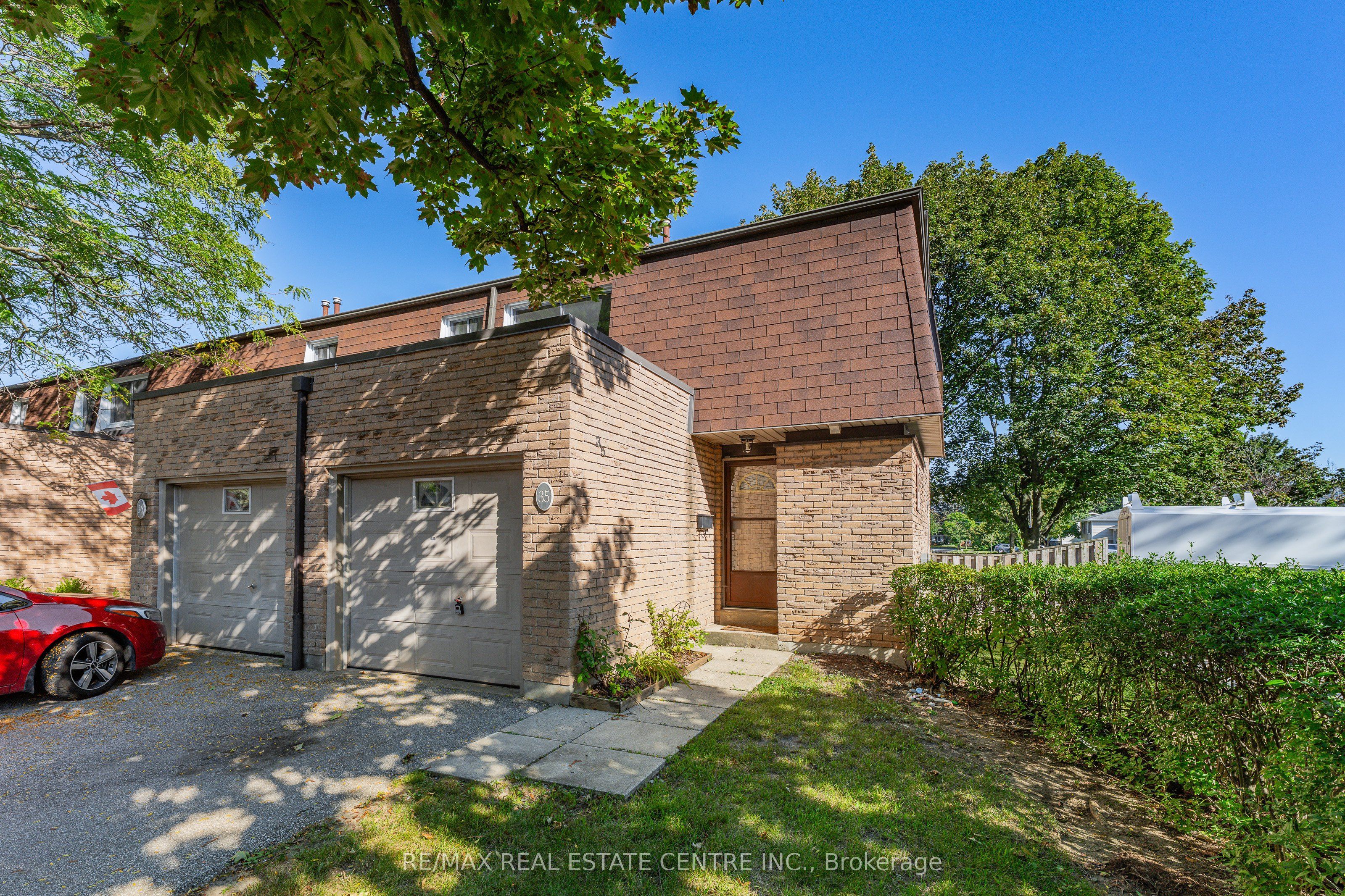 660 Oxford Road 35 Property Photo 2