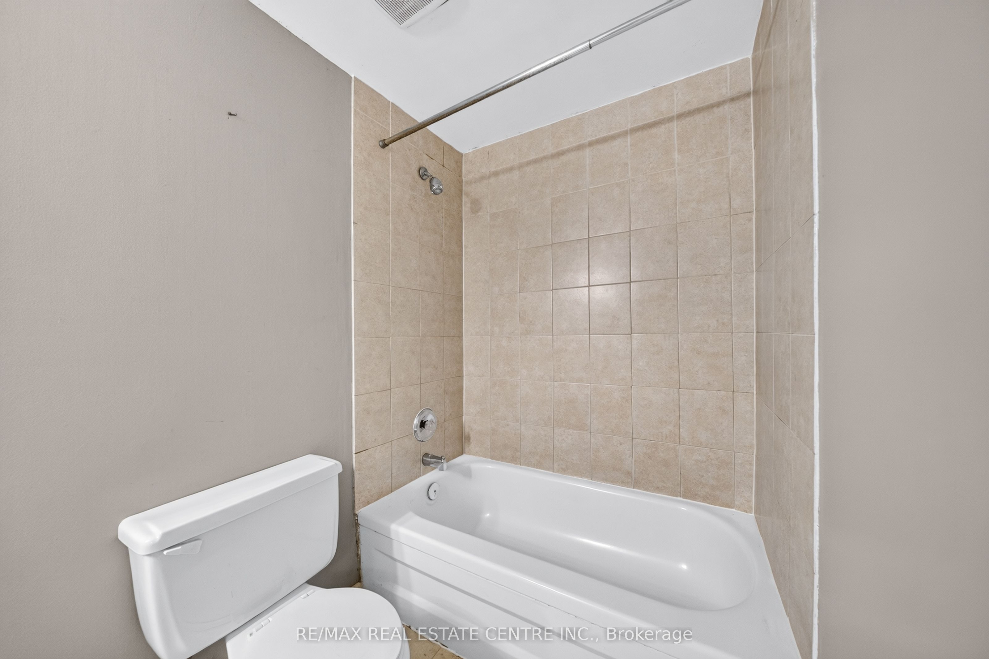 660 Oxford Road 35 Property Photo 13