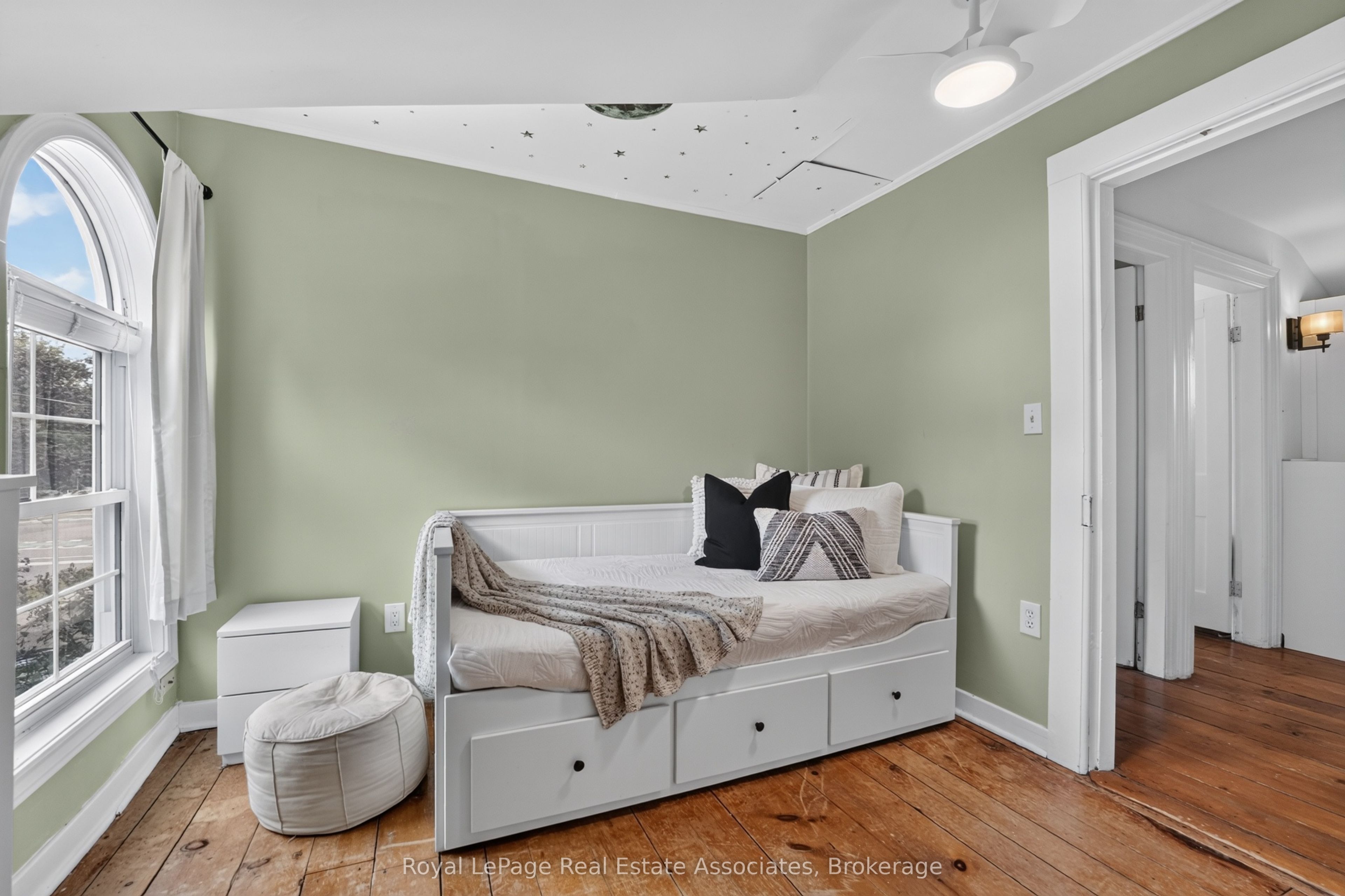 15 Charles Street Property Photo 40