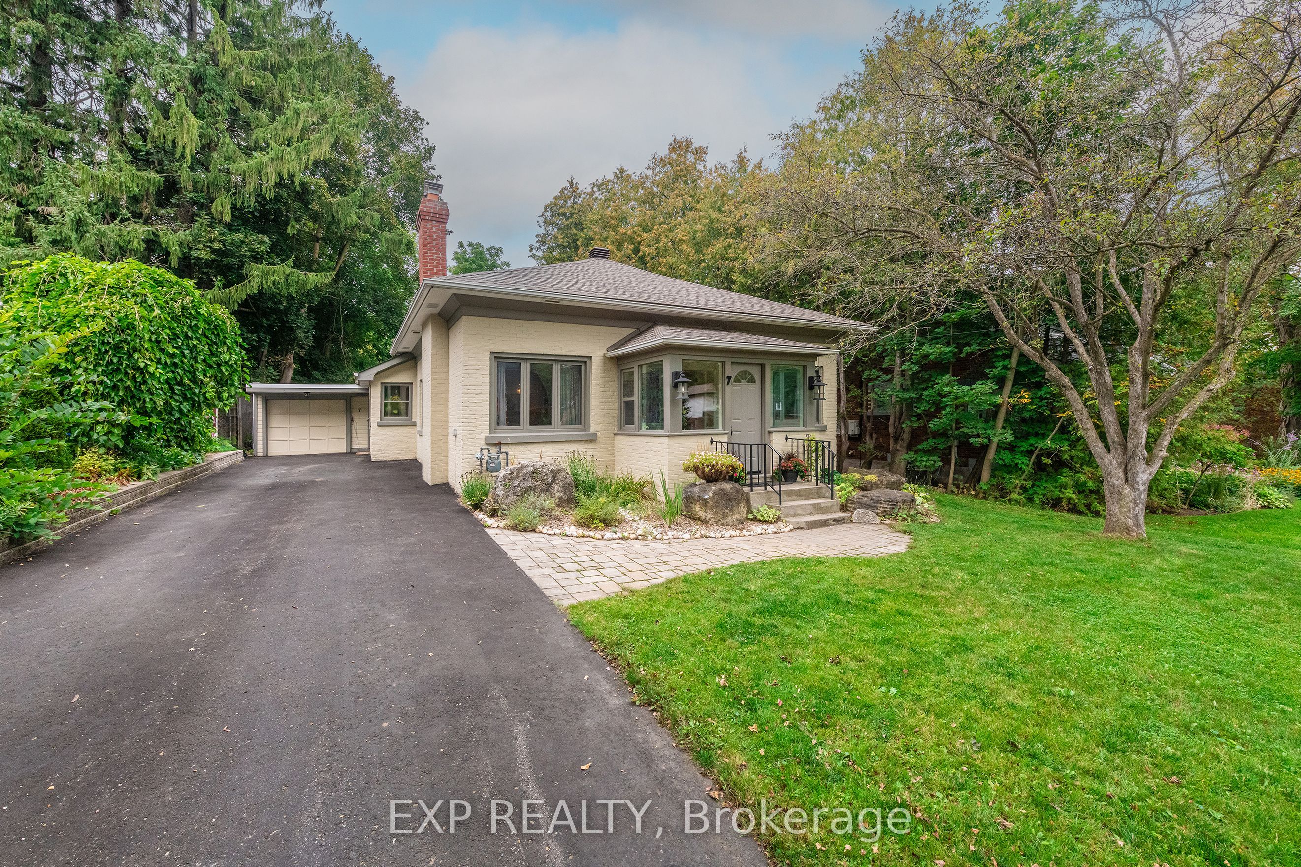 7 Third Avenue Property Photo 1