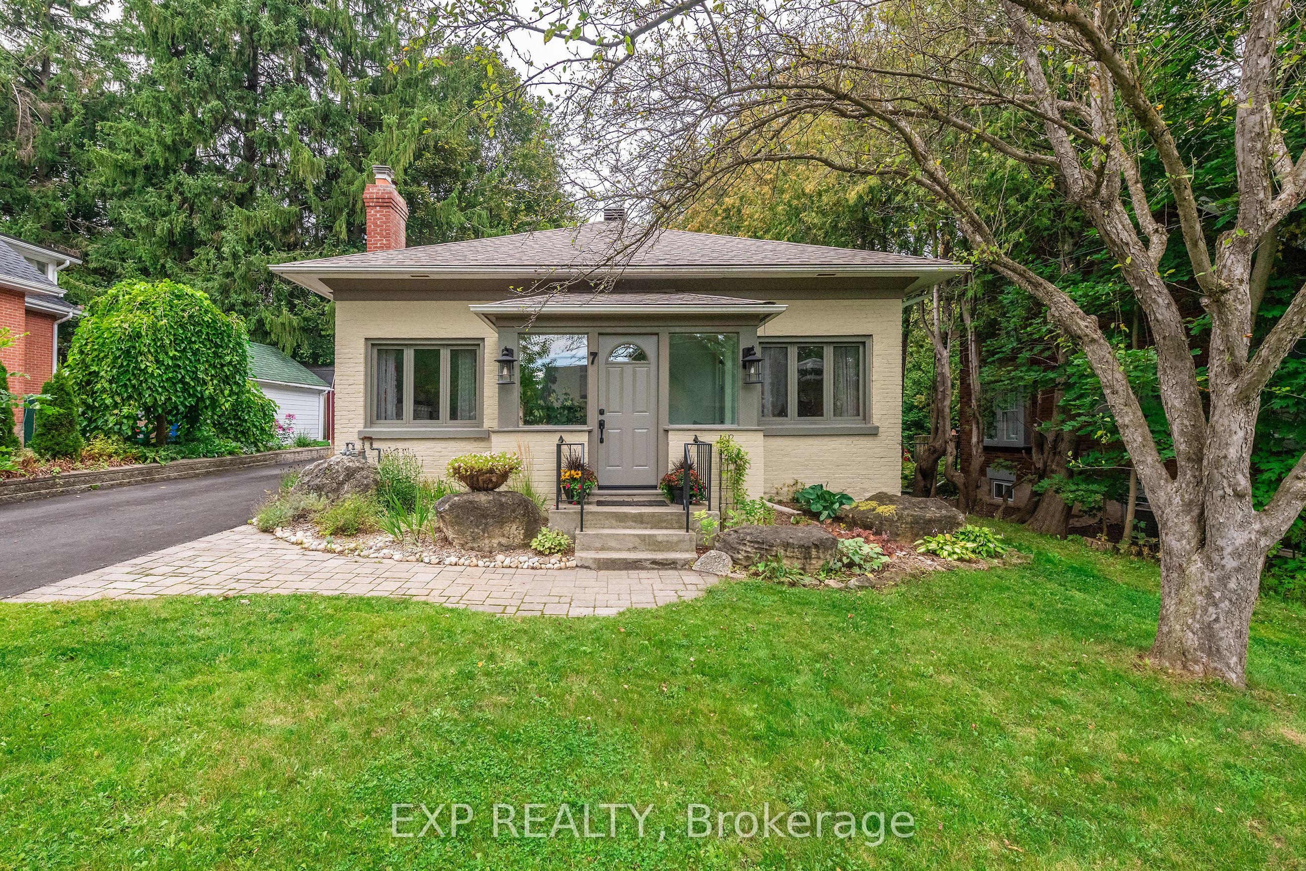 7 Third Avenue Property Photo 4