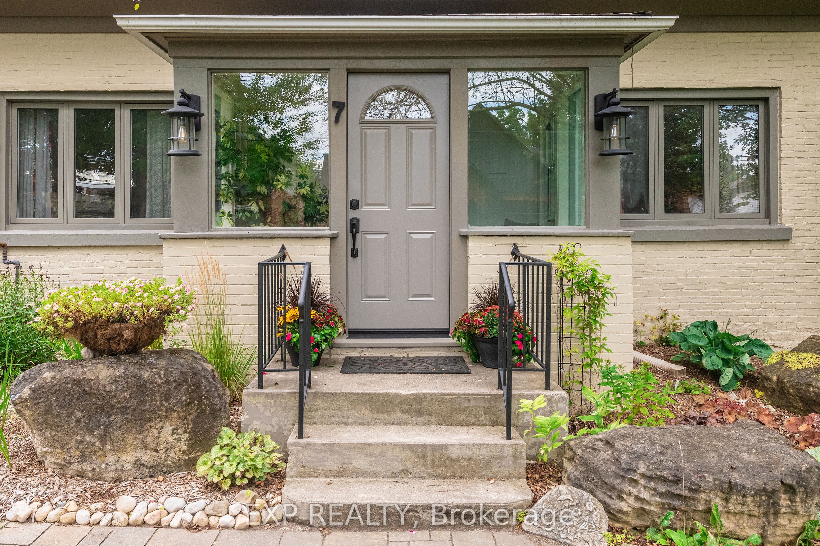 7 Third Avenue Property Photo 5