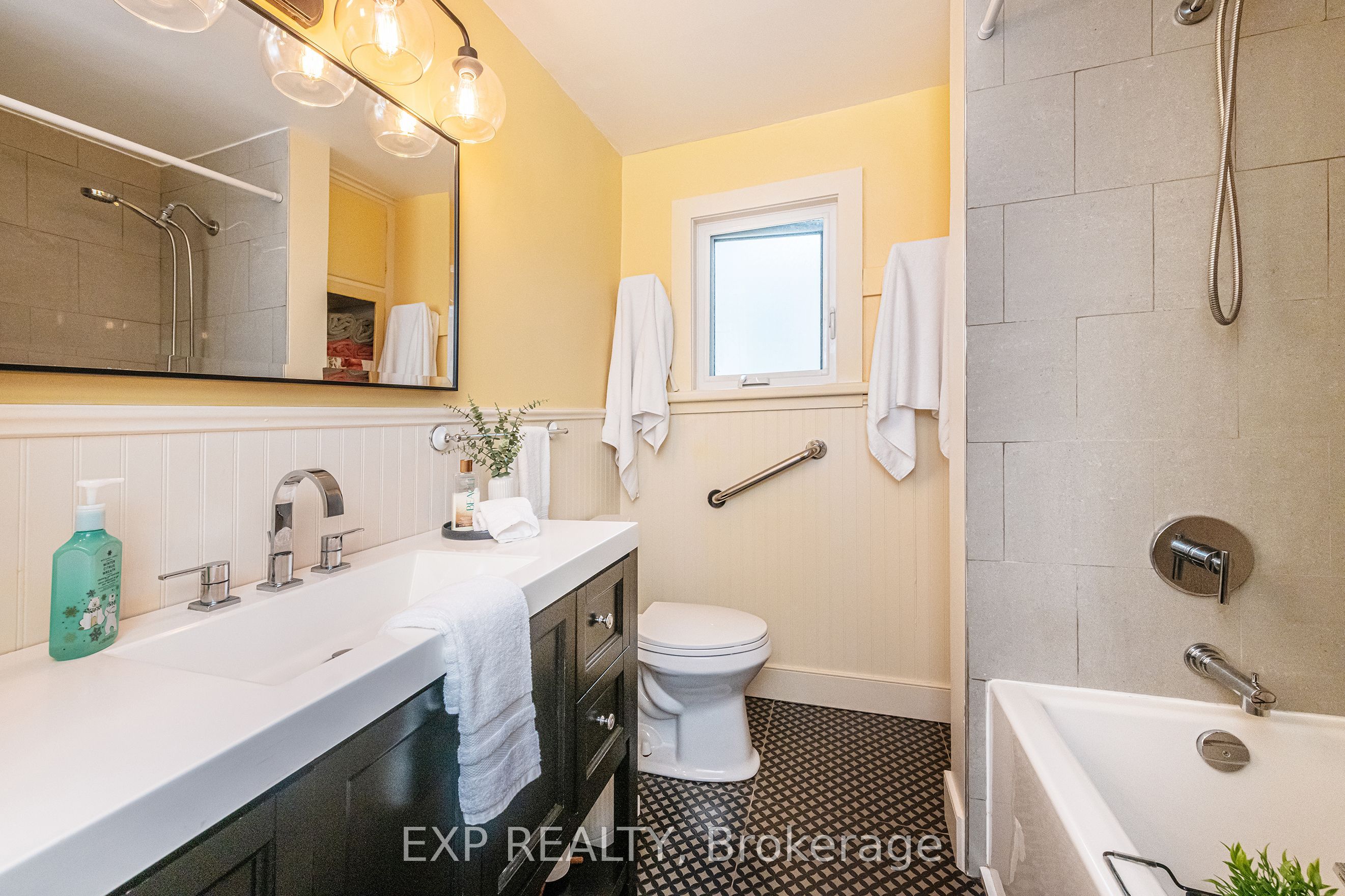 7 Third Avenue Property Photo 31