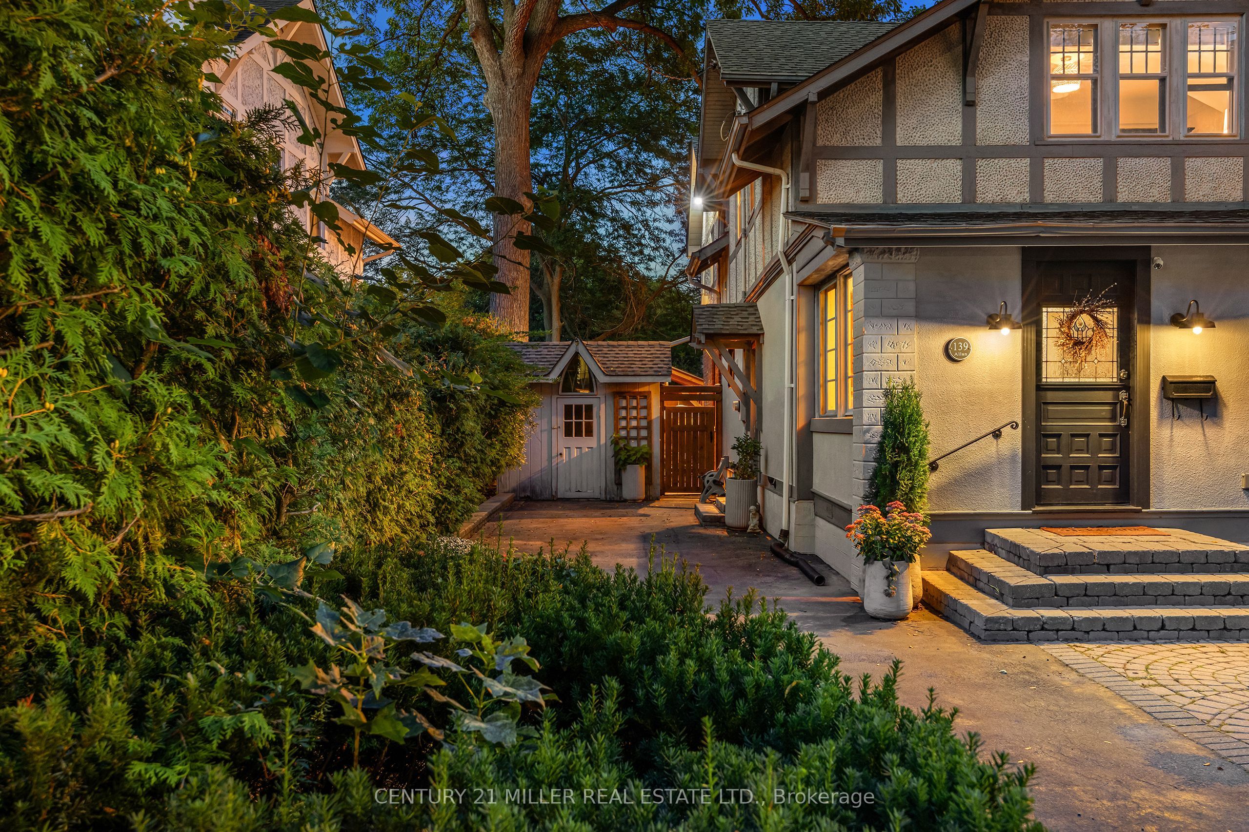 139 Allan Street Property Photo 2