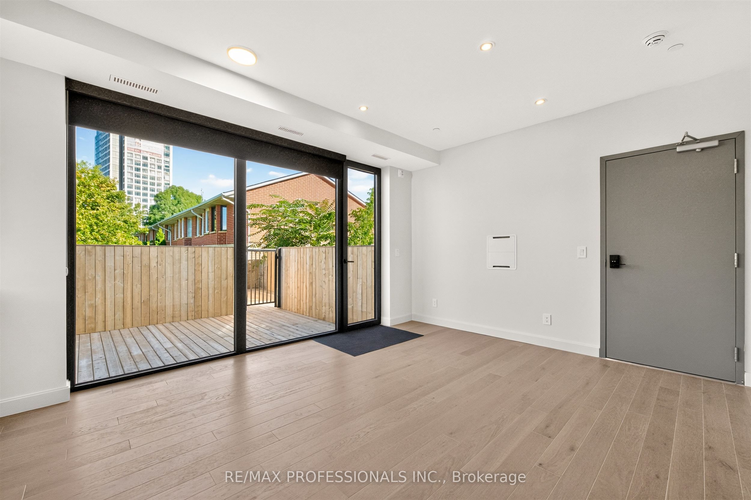 393 Perth Avenue 201 Property Photo 7
