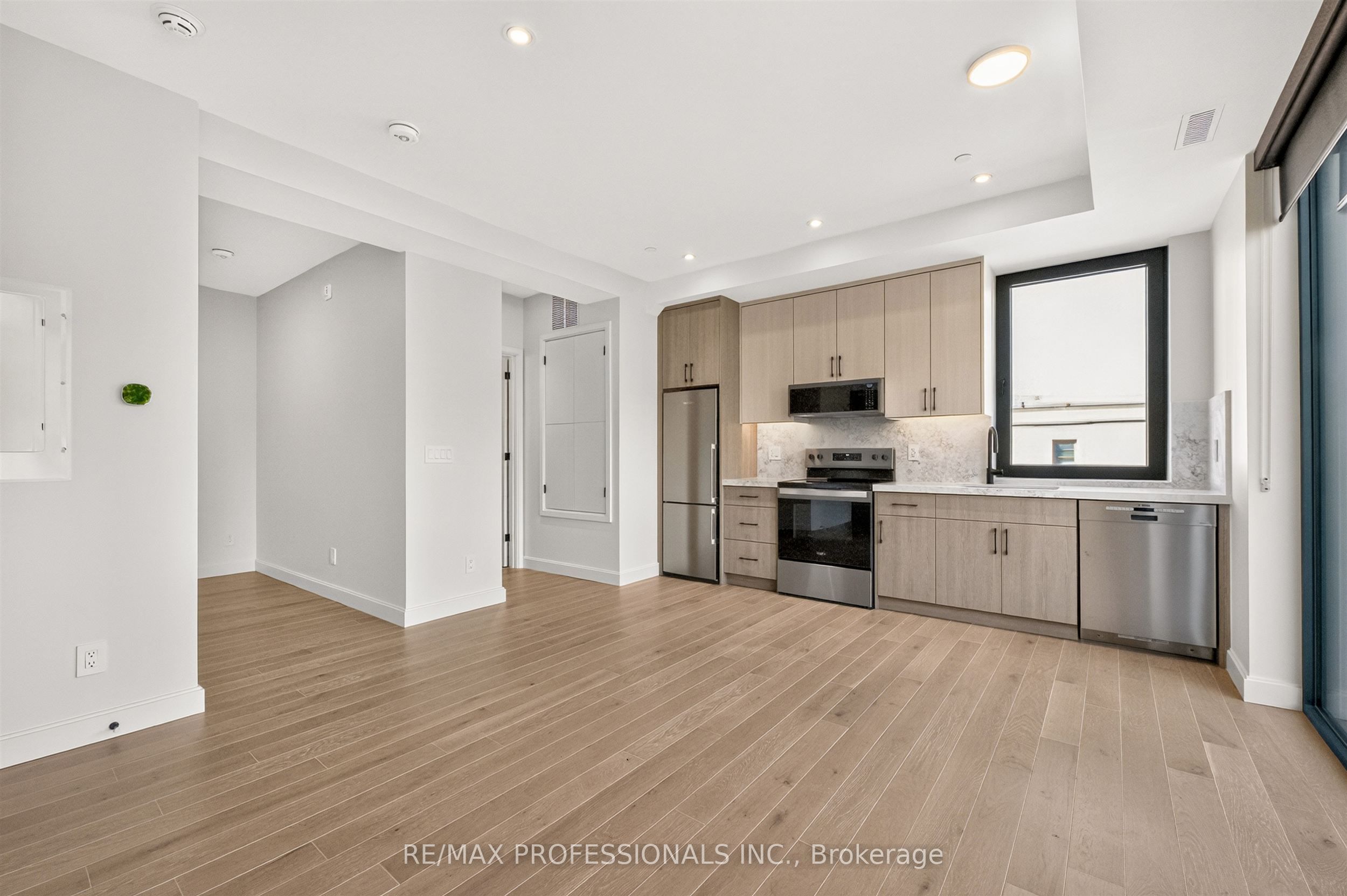 393 Perth Avenue 201 Property Photo 9