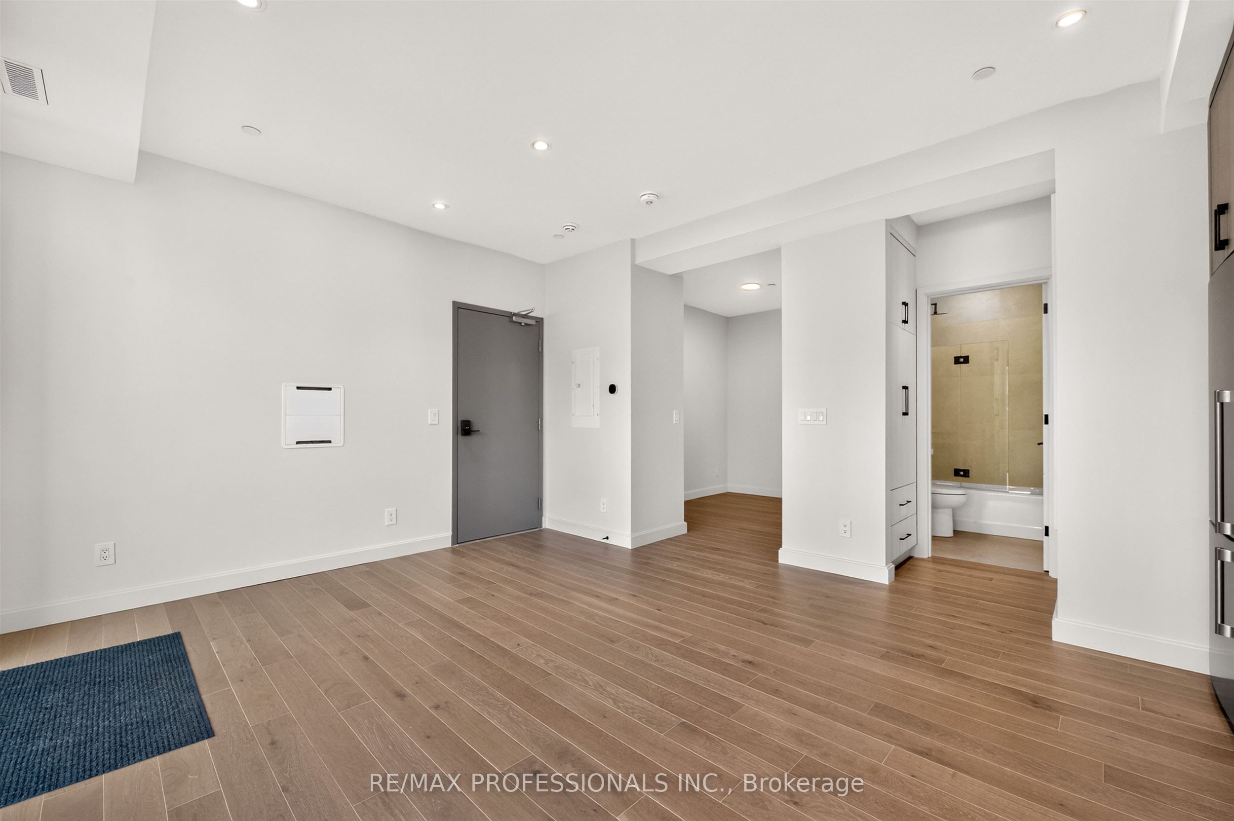 393 Perth Avenue 201 Property Photo 13