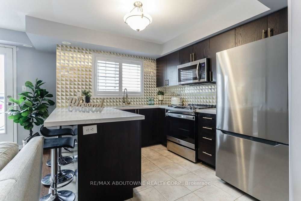 2579 Sixth Line 10 Property Photo 8