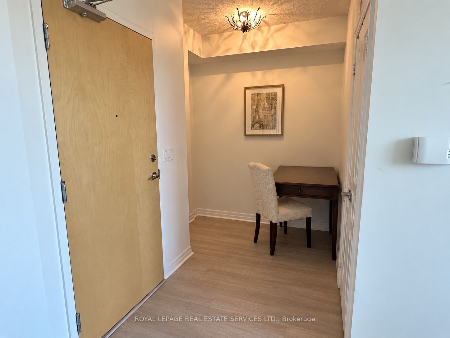 220 Burnhamthorpe Road W 505 Property Photo 4