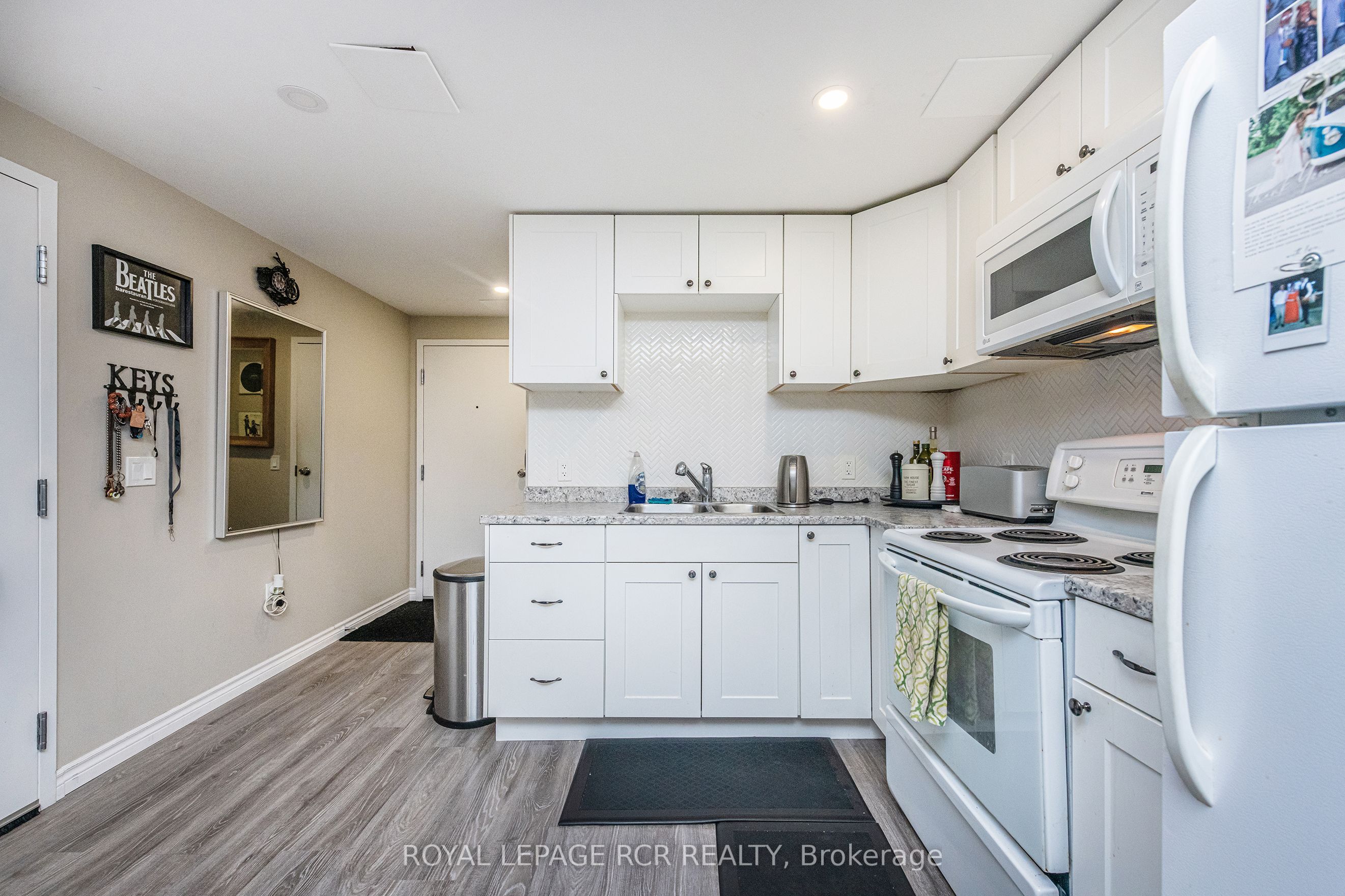 12 Steven Street Property Photo 5