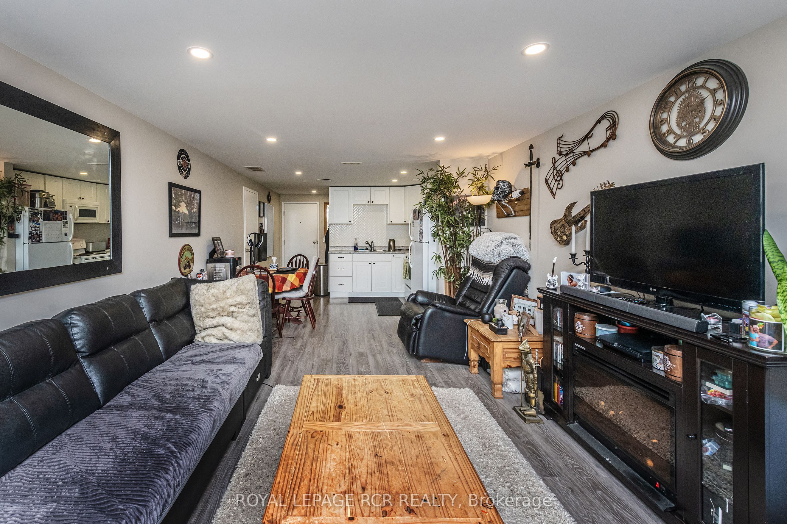 12 Steven Street Property Photo 7