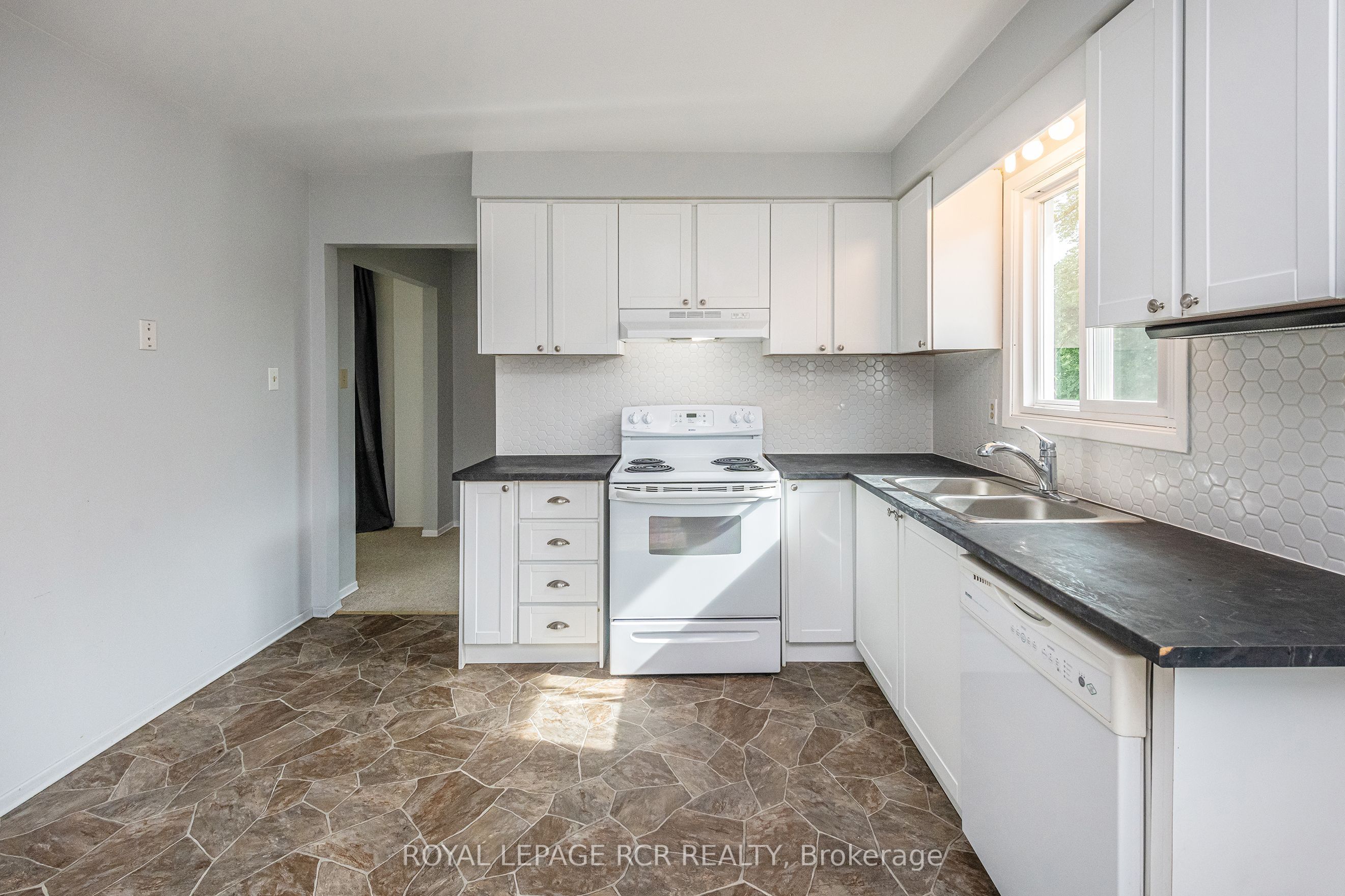 12 Steven Street Property Photo 15