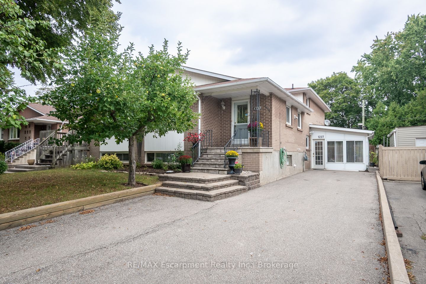 1237 Redbank Crescent Property Photo 1