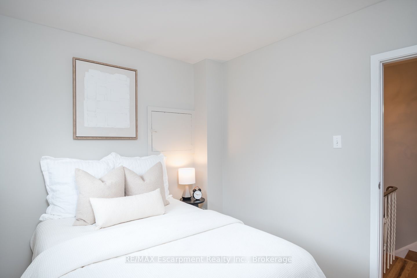 1237 Redbank Crescent Property Photo 15