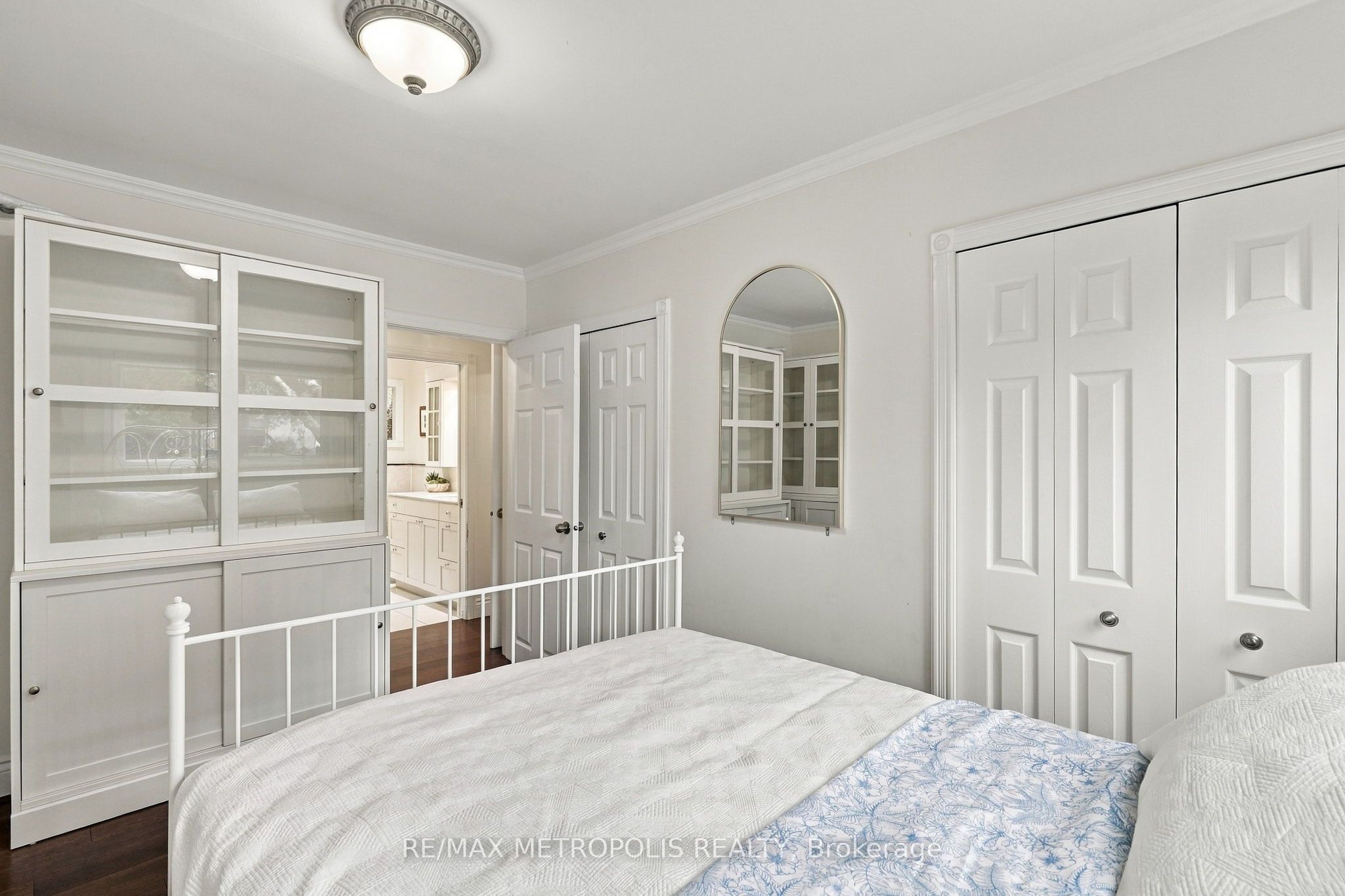 1228 Elgin Crescent Property Photo 27
