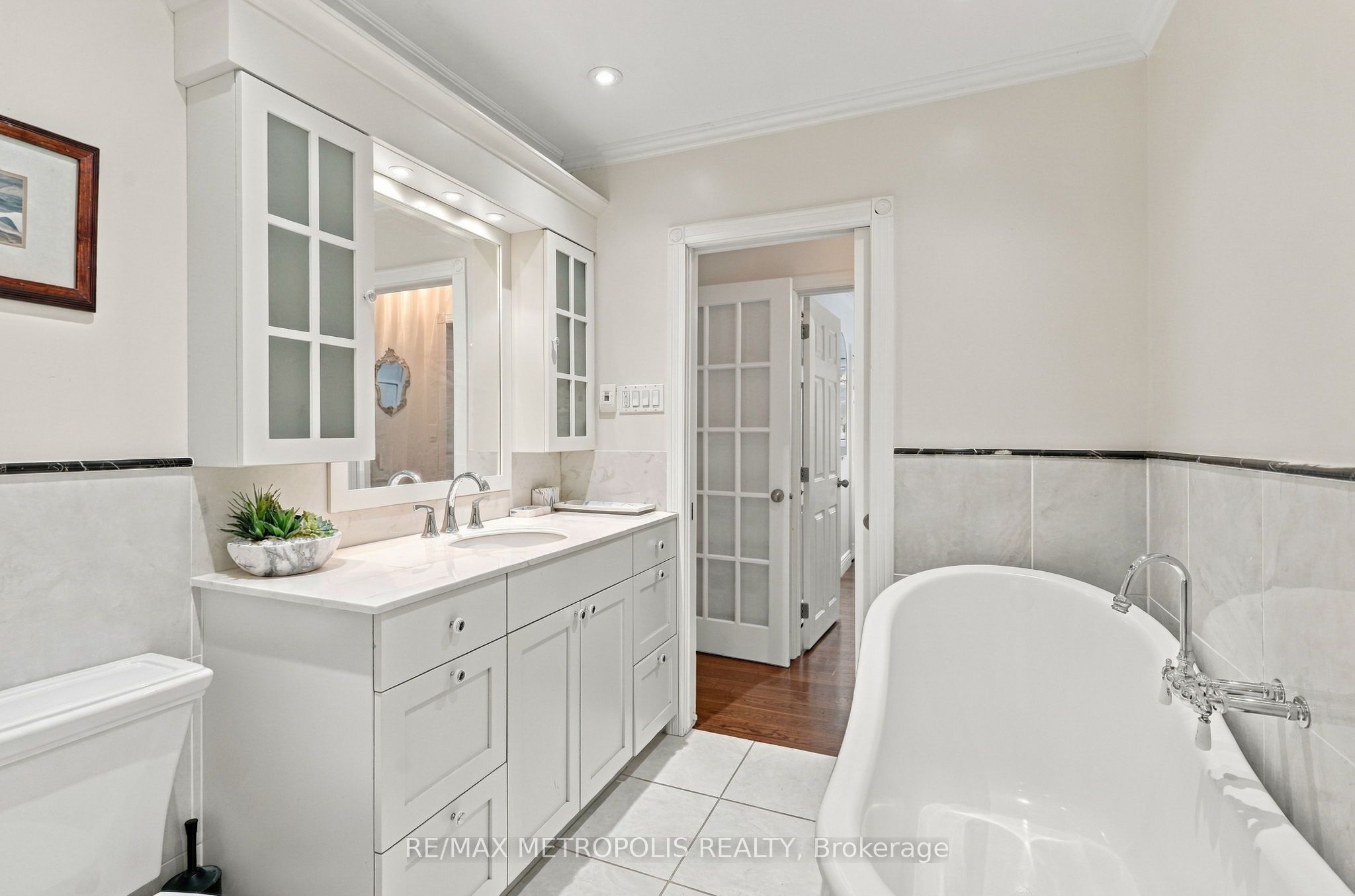 1228 Elgin Crescent Property Photo 30