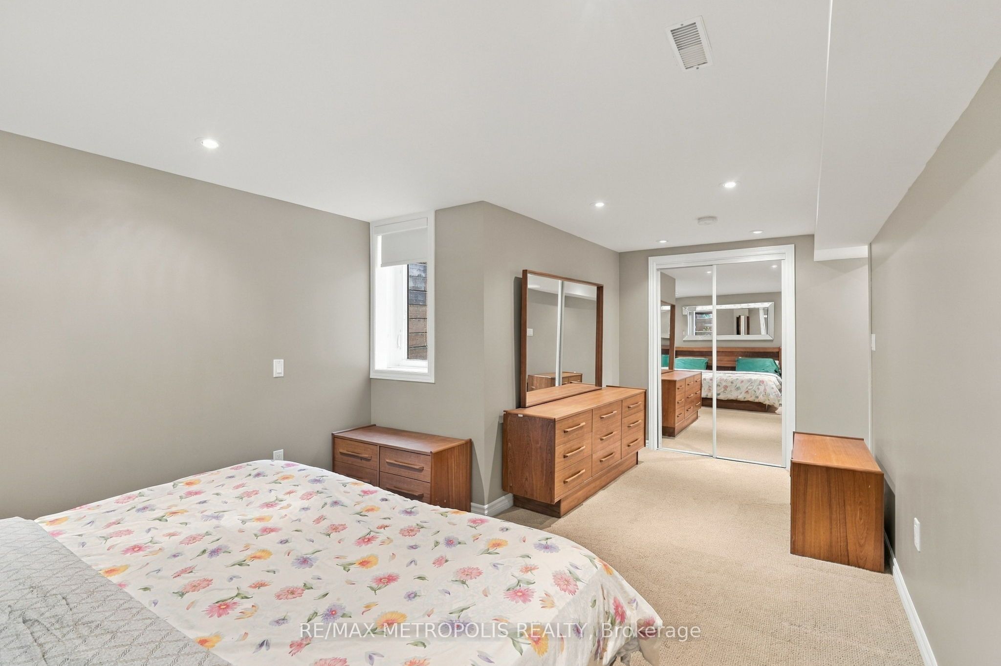 1228 Elgin Crescent Property Photo 38