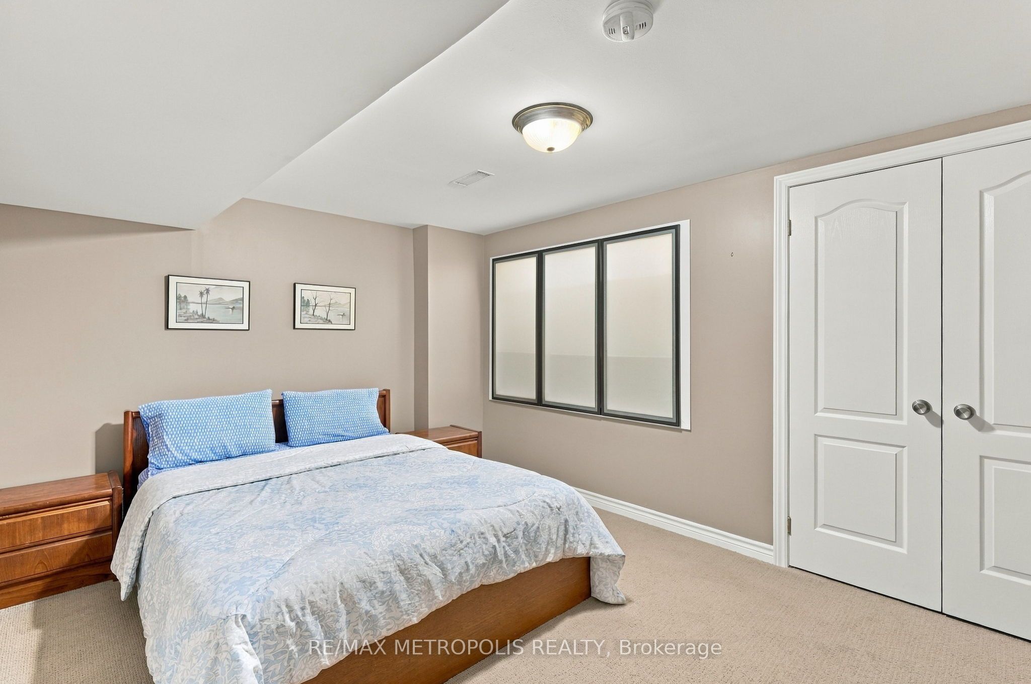 1228 Elgin Crescent Property Photo 39