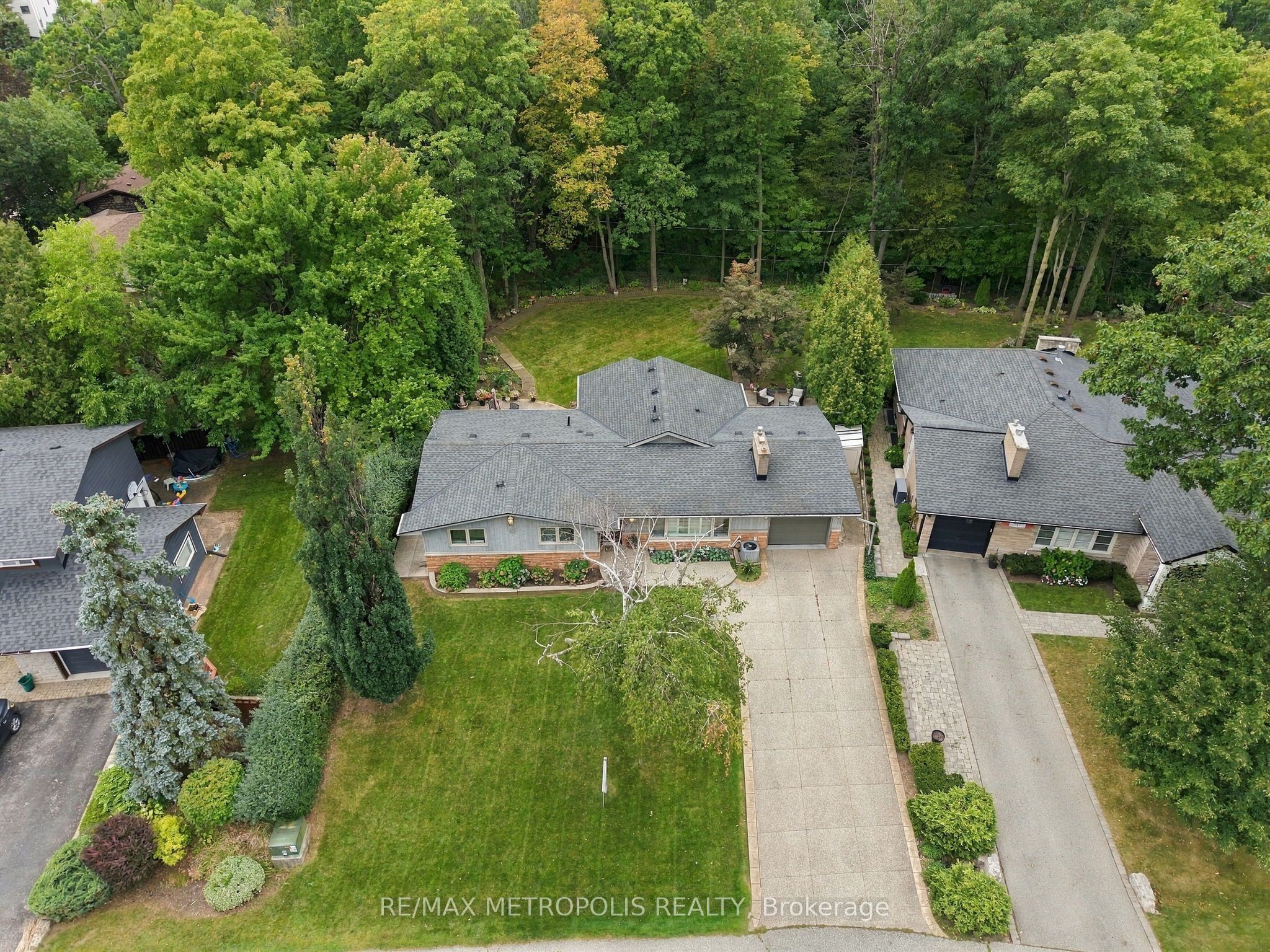 1228 Elgin Crescent Property Photo 44