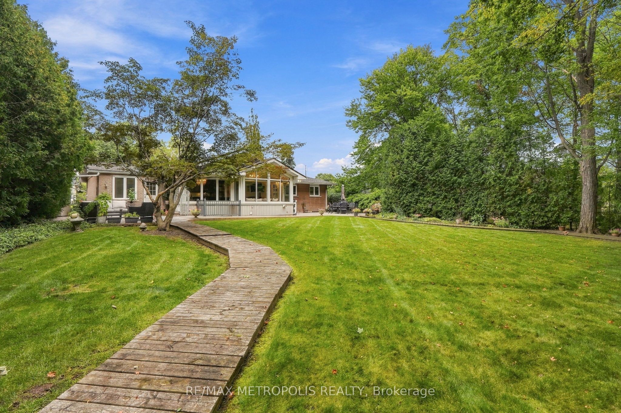 1228 Elgin Crescent Property Photo 47
