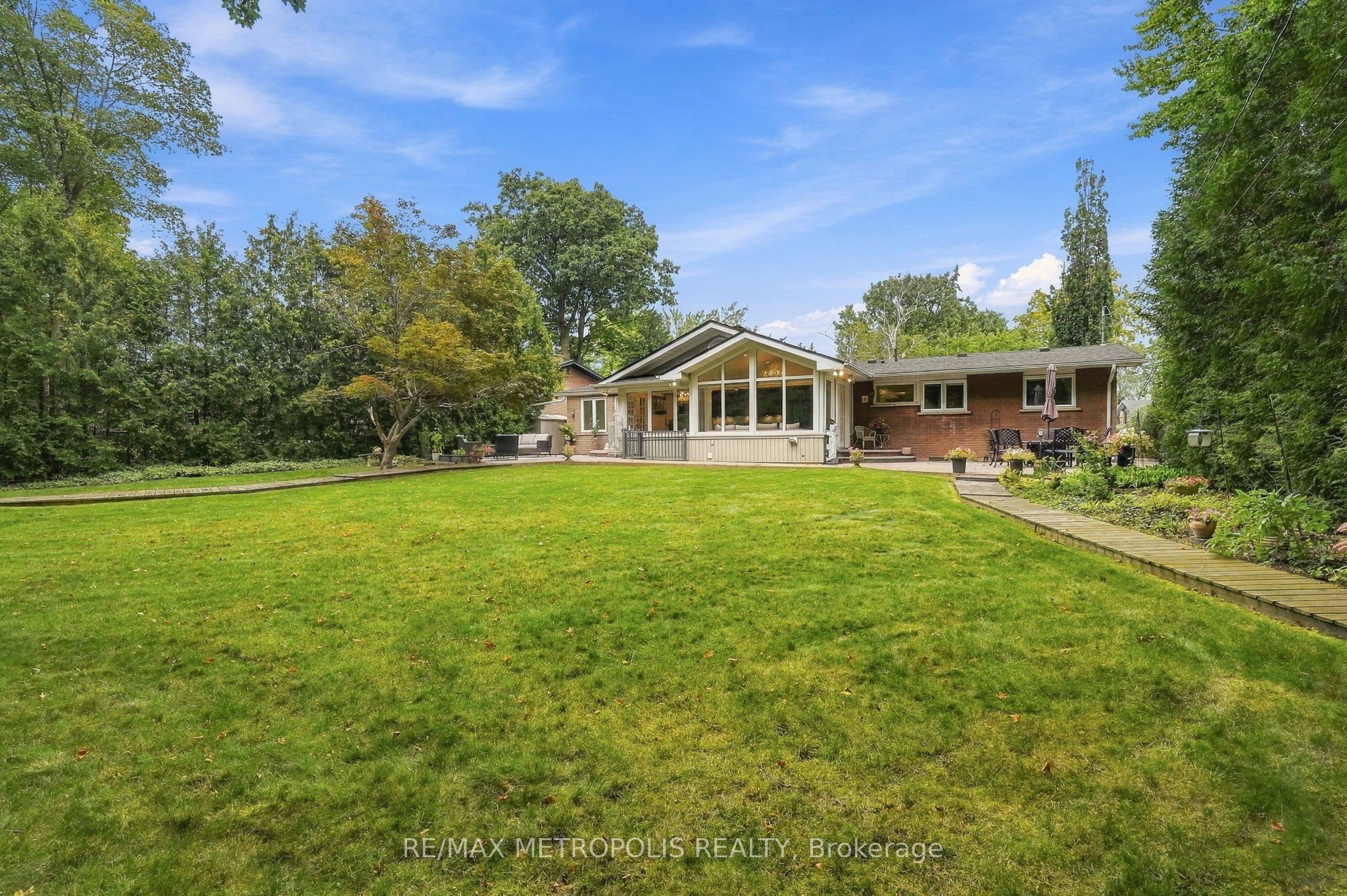 1228 Elgin Crescent Property Photo 48