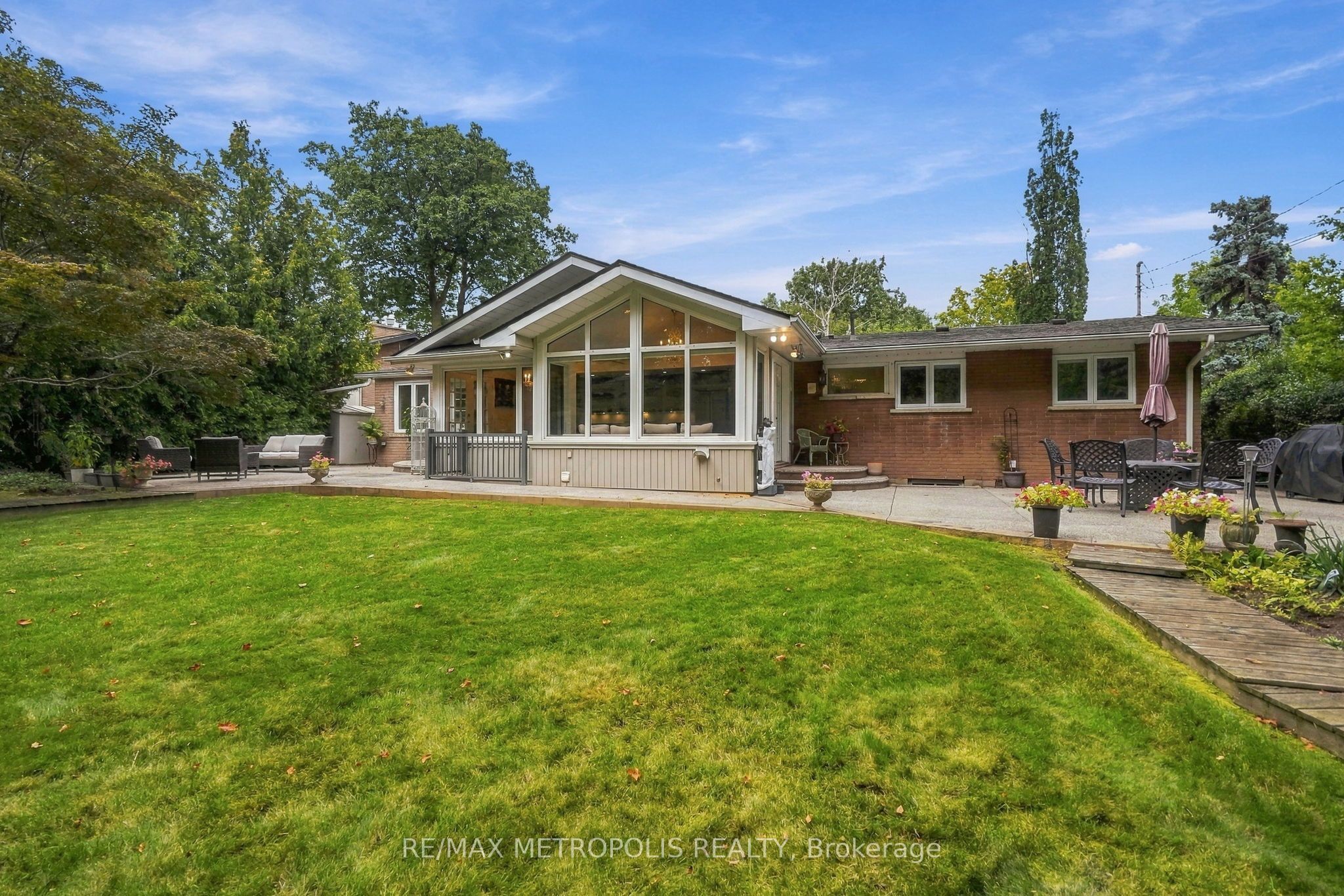 1228 Elgin Crescent Property Photo 49