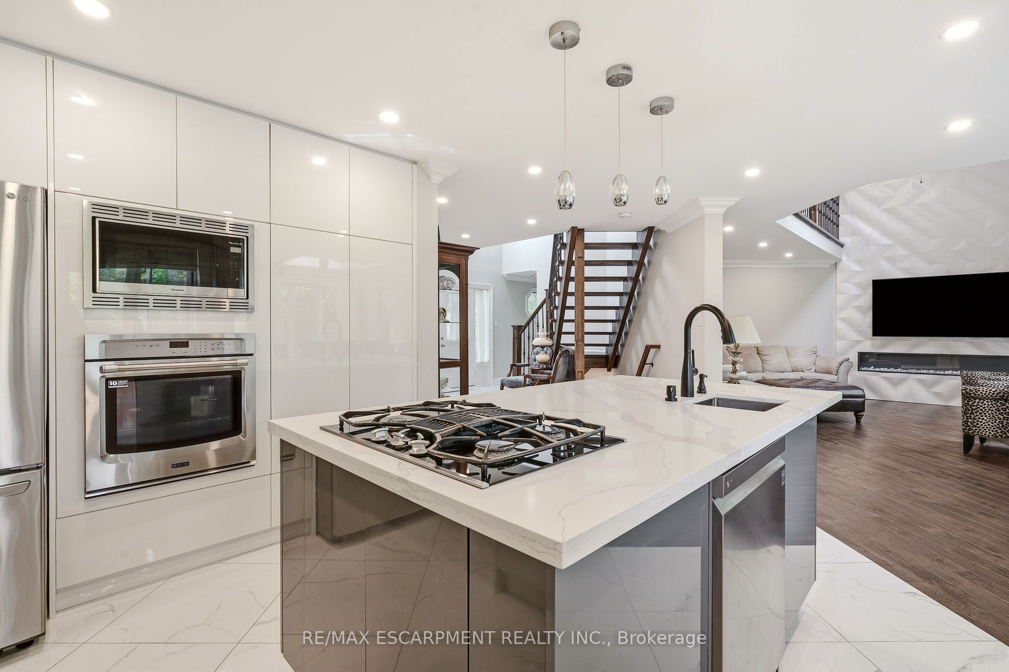 8010 Guelph Line Property Photo 10