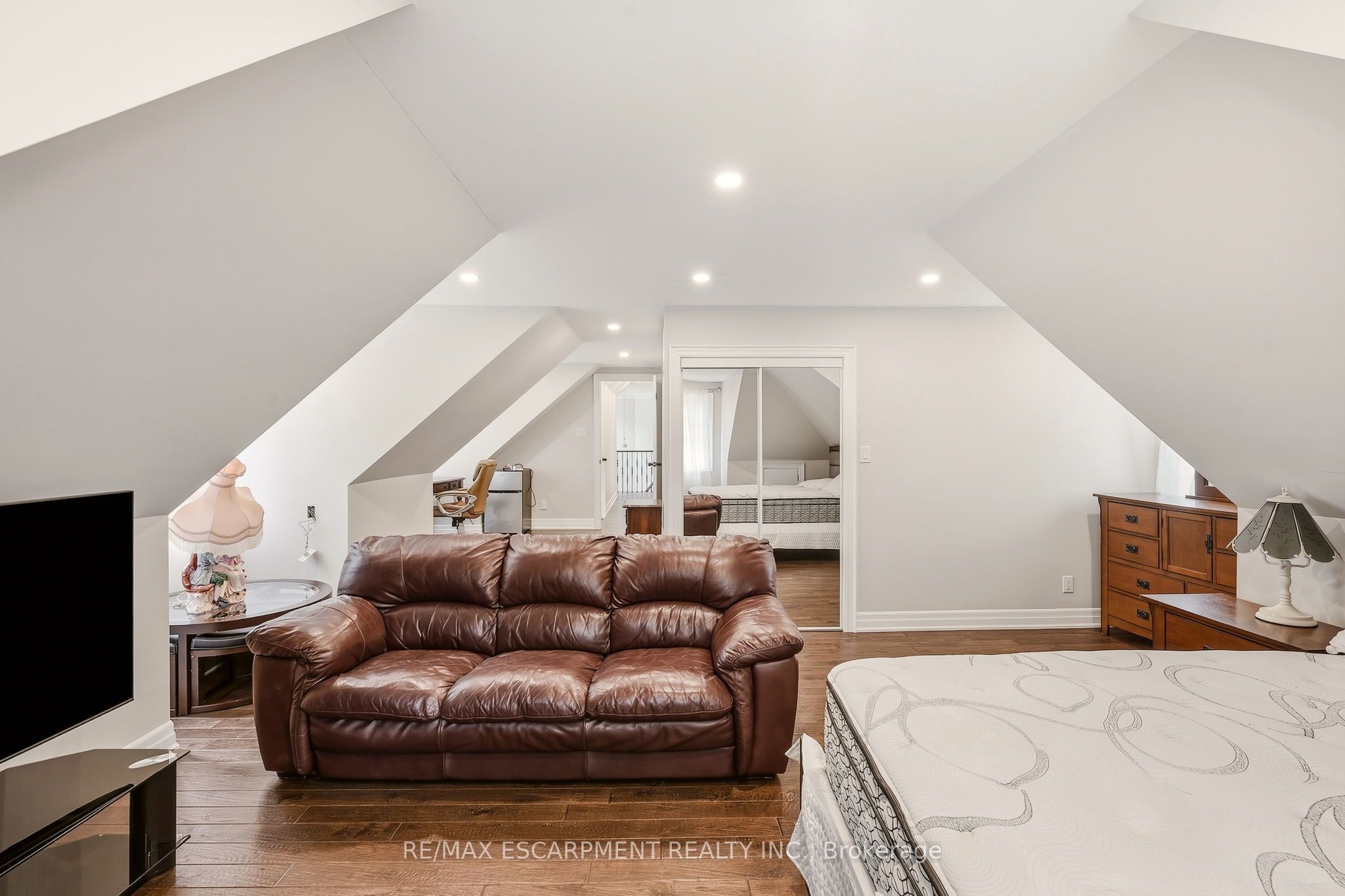 8010 Guelph Line Property Photo 29