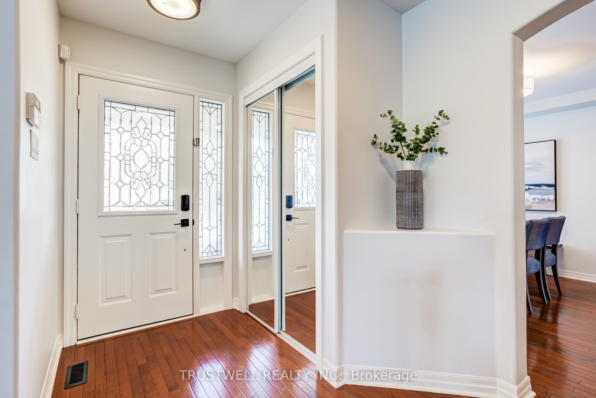 687 Irving Terrace Property Photo 3