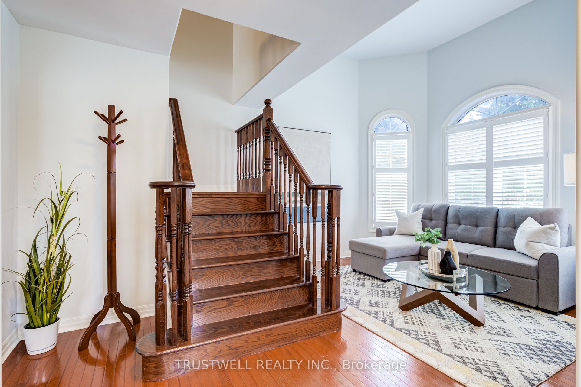 687 Irving Terrace Property Photo 4