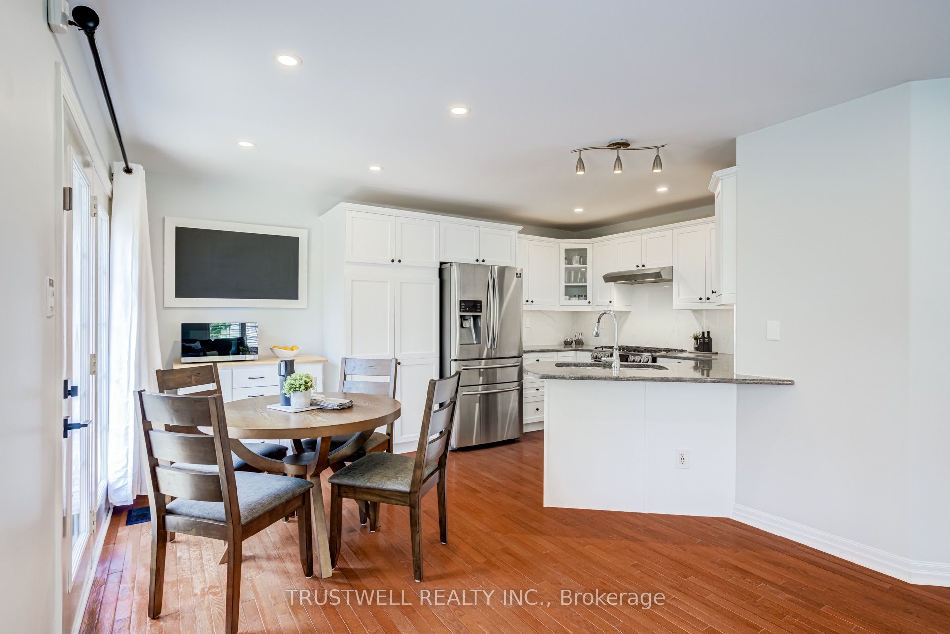687 Irving Terrace Property Photo 13