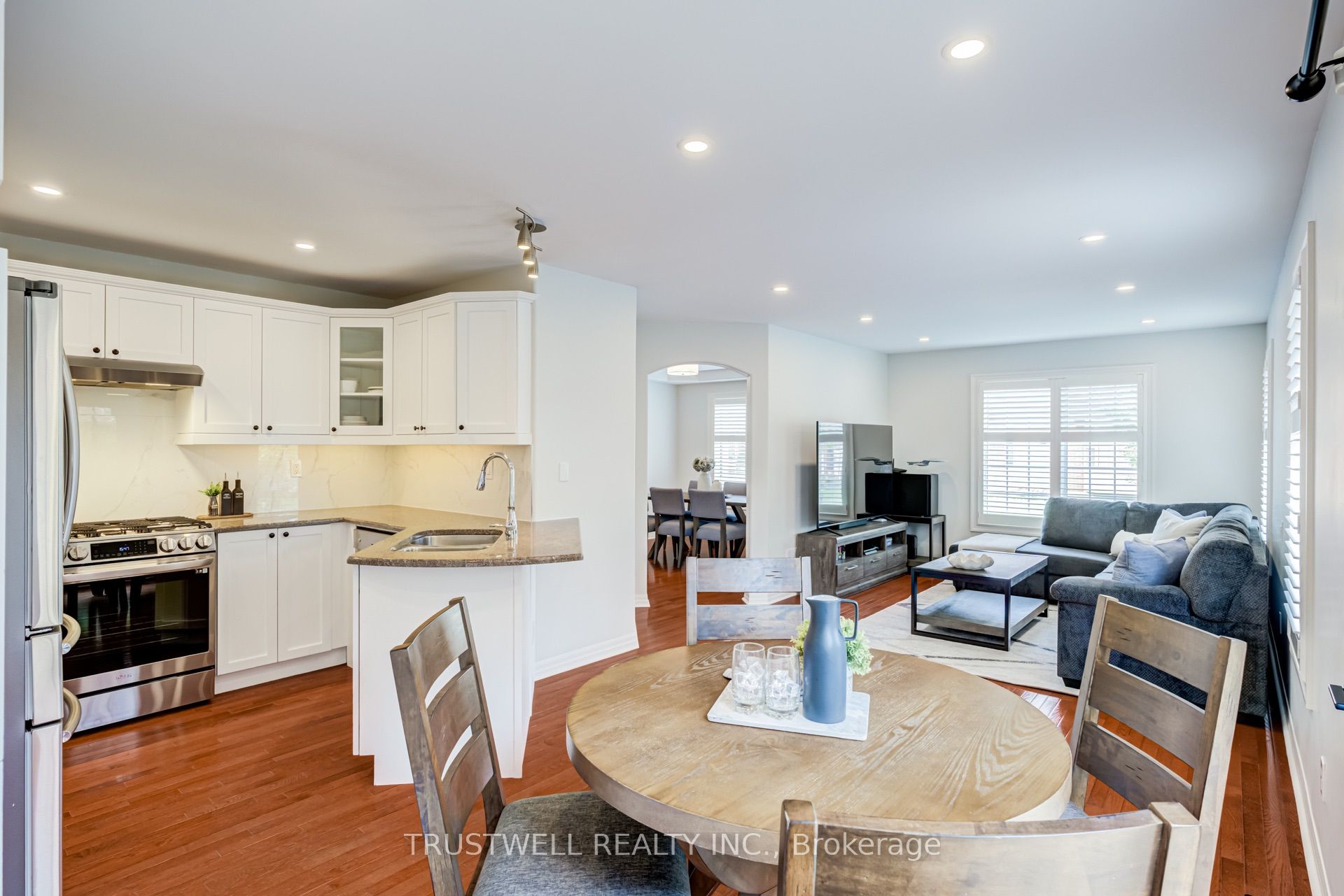 687 Irving Terrace Property Photo 14
