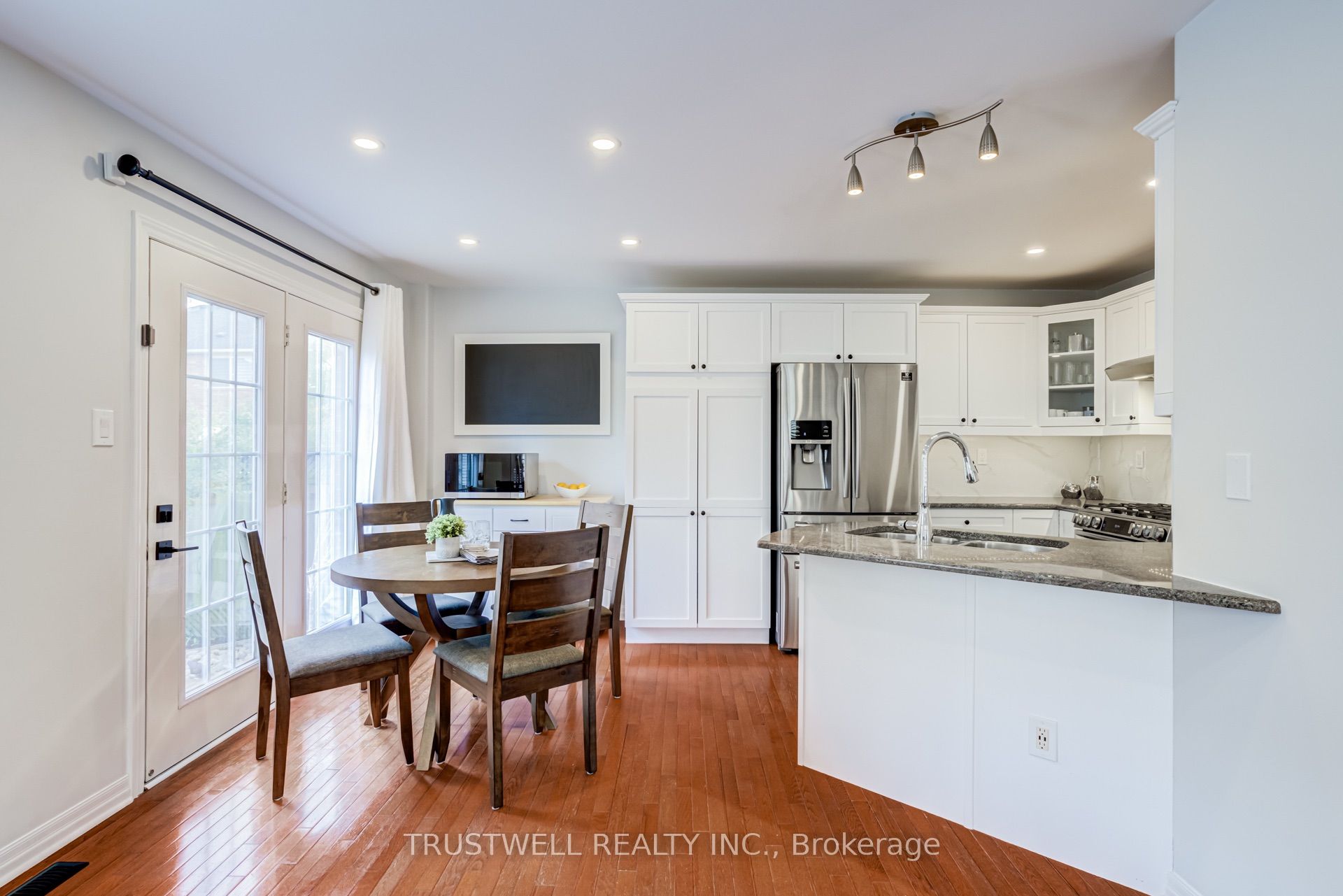 687 Irving Terrace Property Photo 15