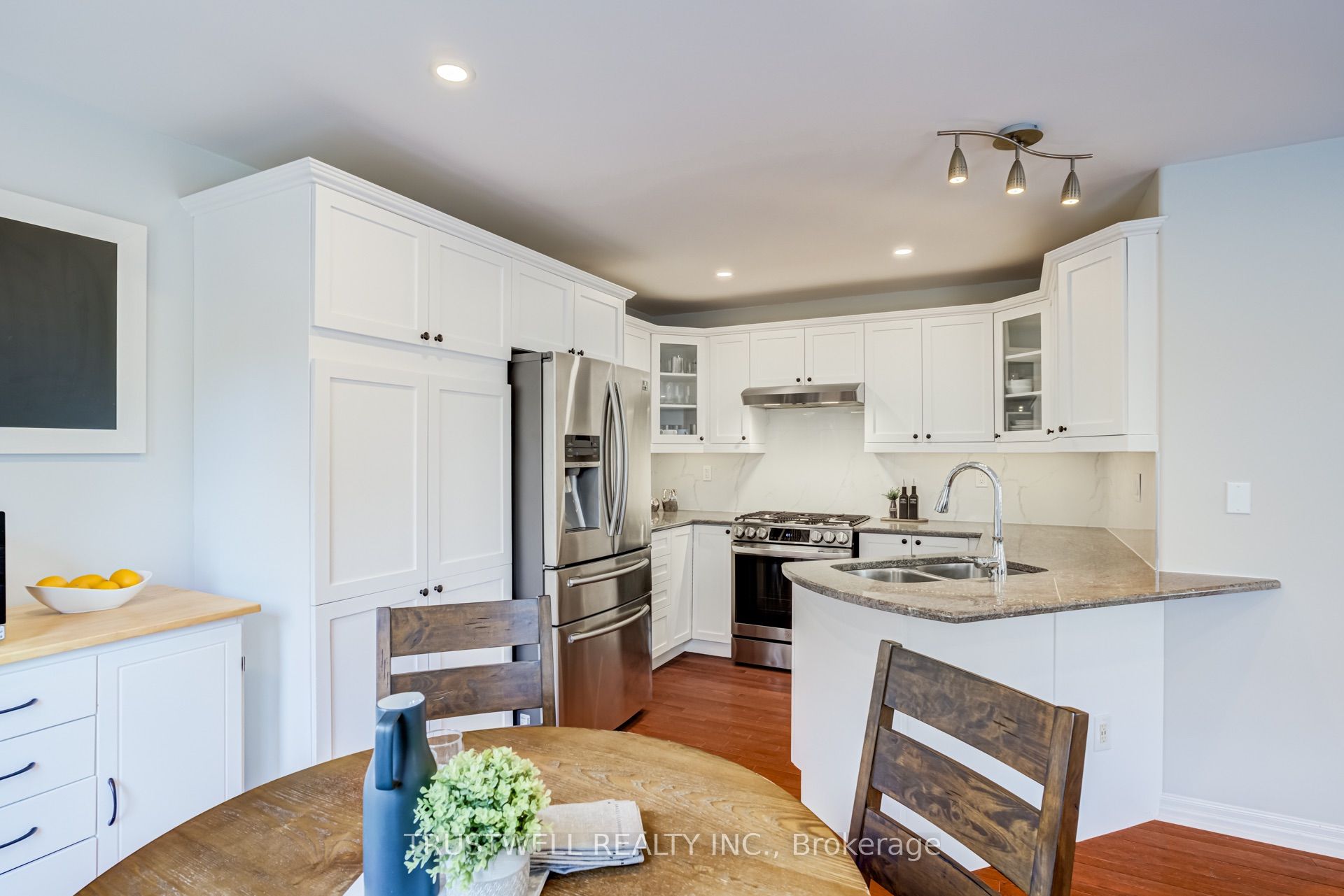 687 Irving Terrace Property Photo 16