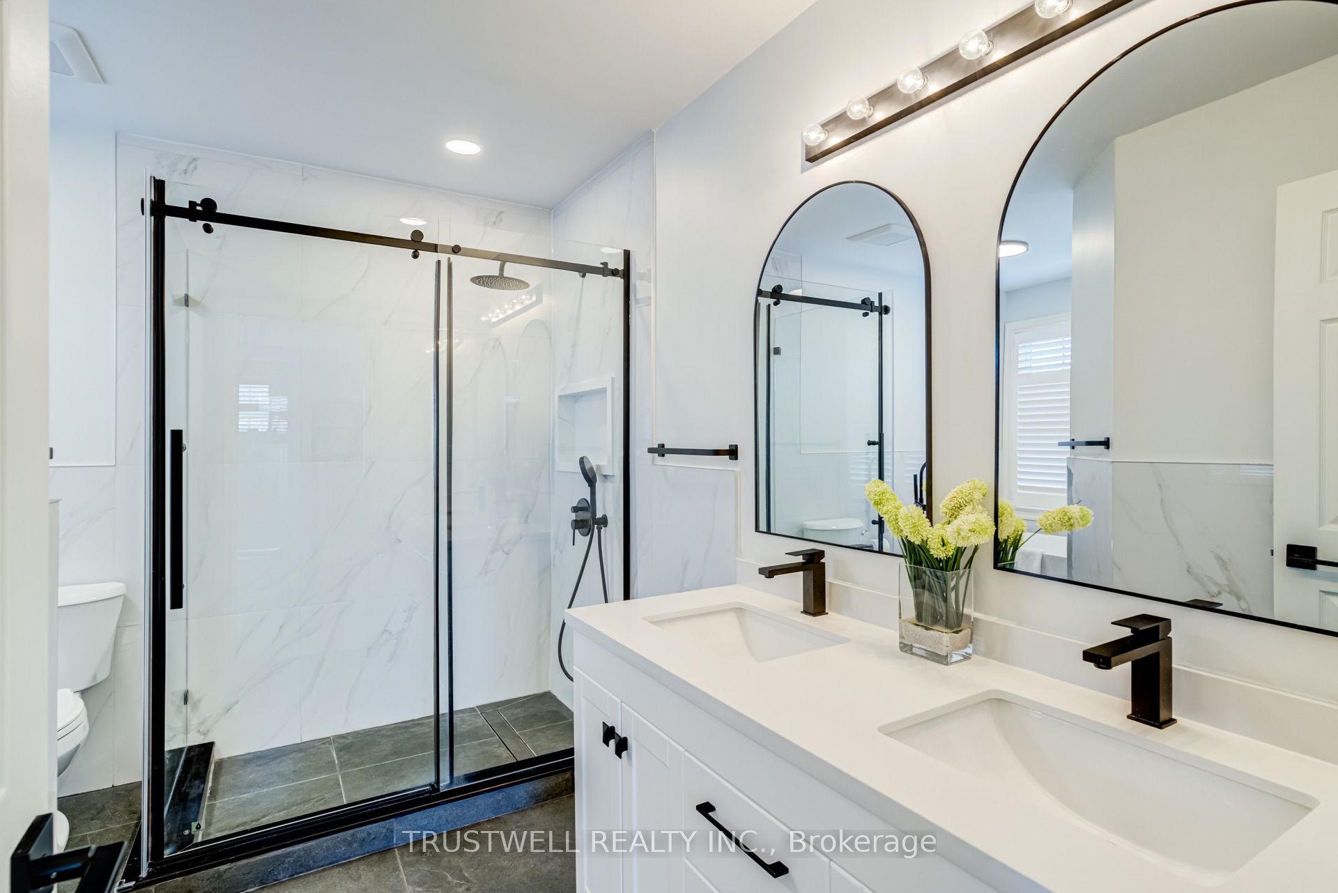 687 Irving Terrace Property Photo 22