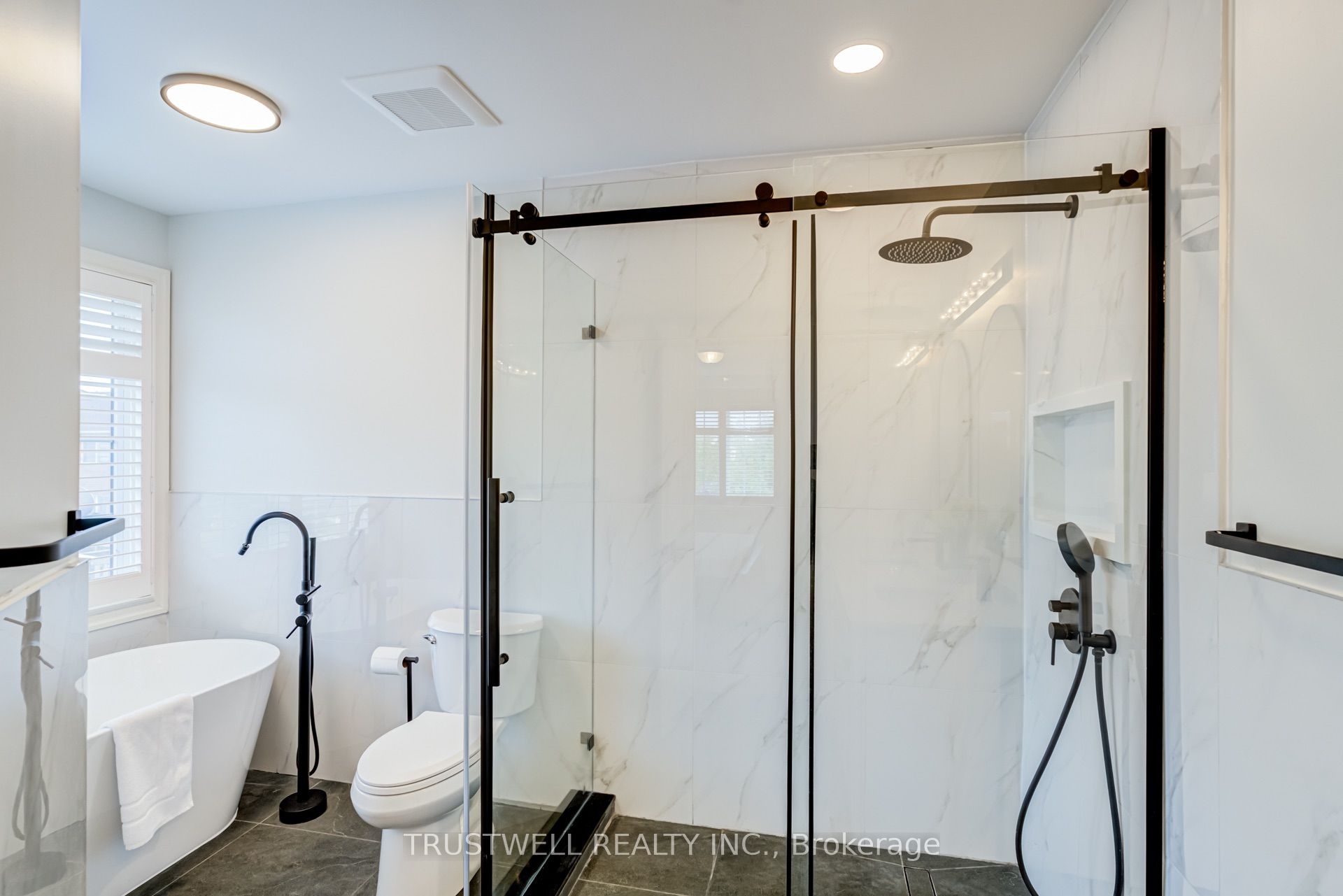687 Irving Terrace Property Photo 25