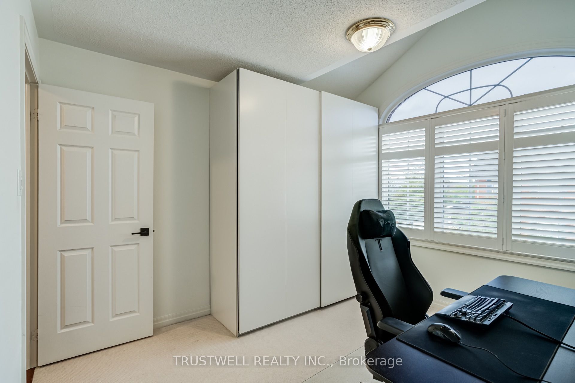 687 Irving Terrace Property Photo 28