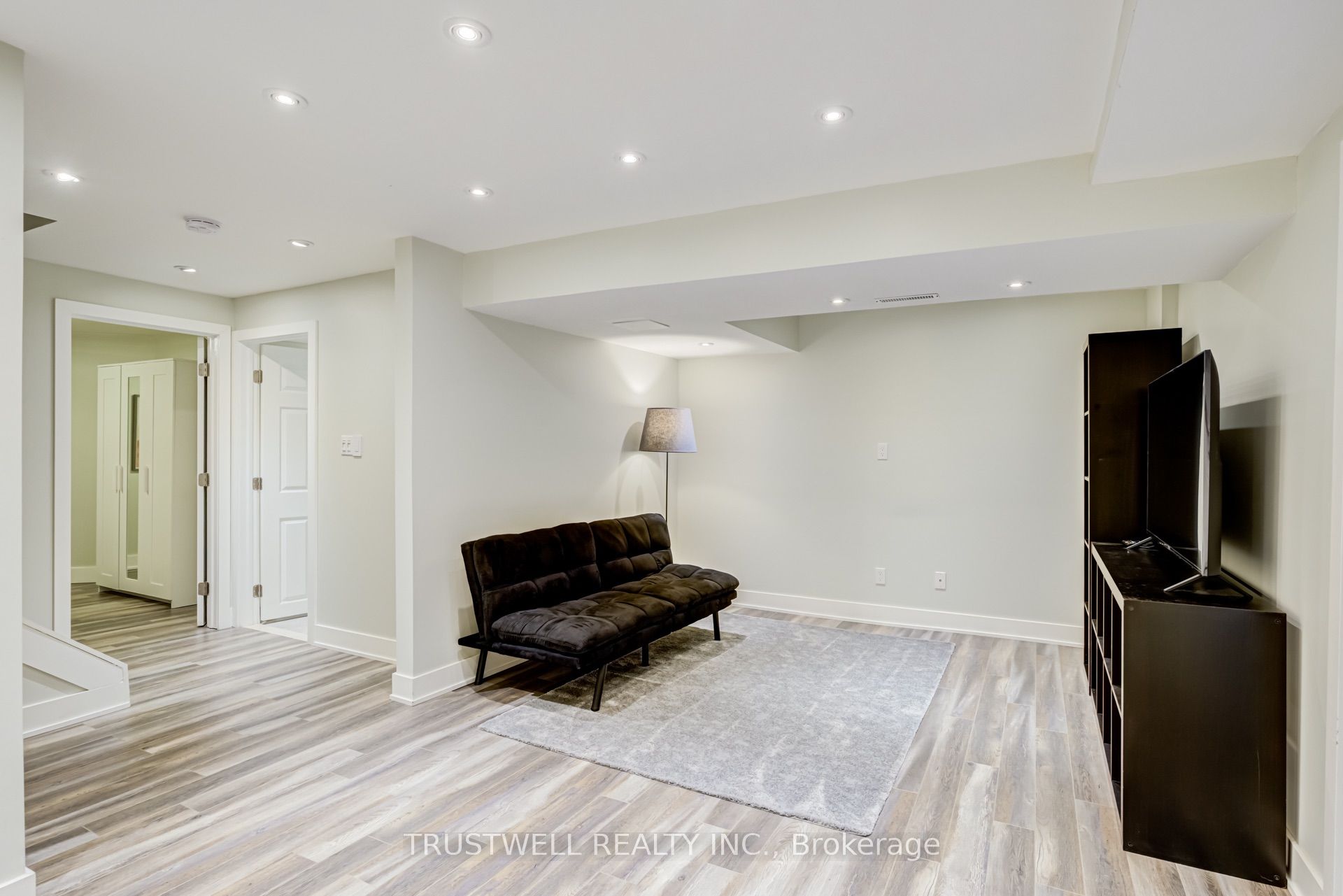 687 Irving Terrace Property Photo 32