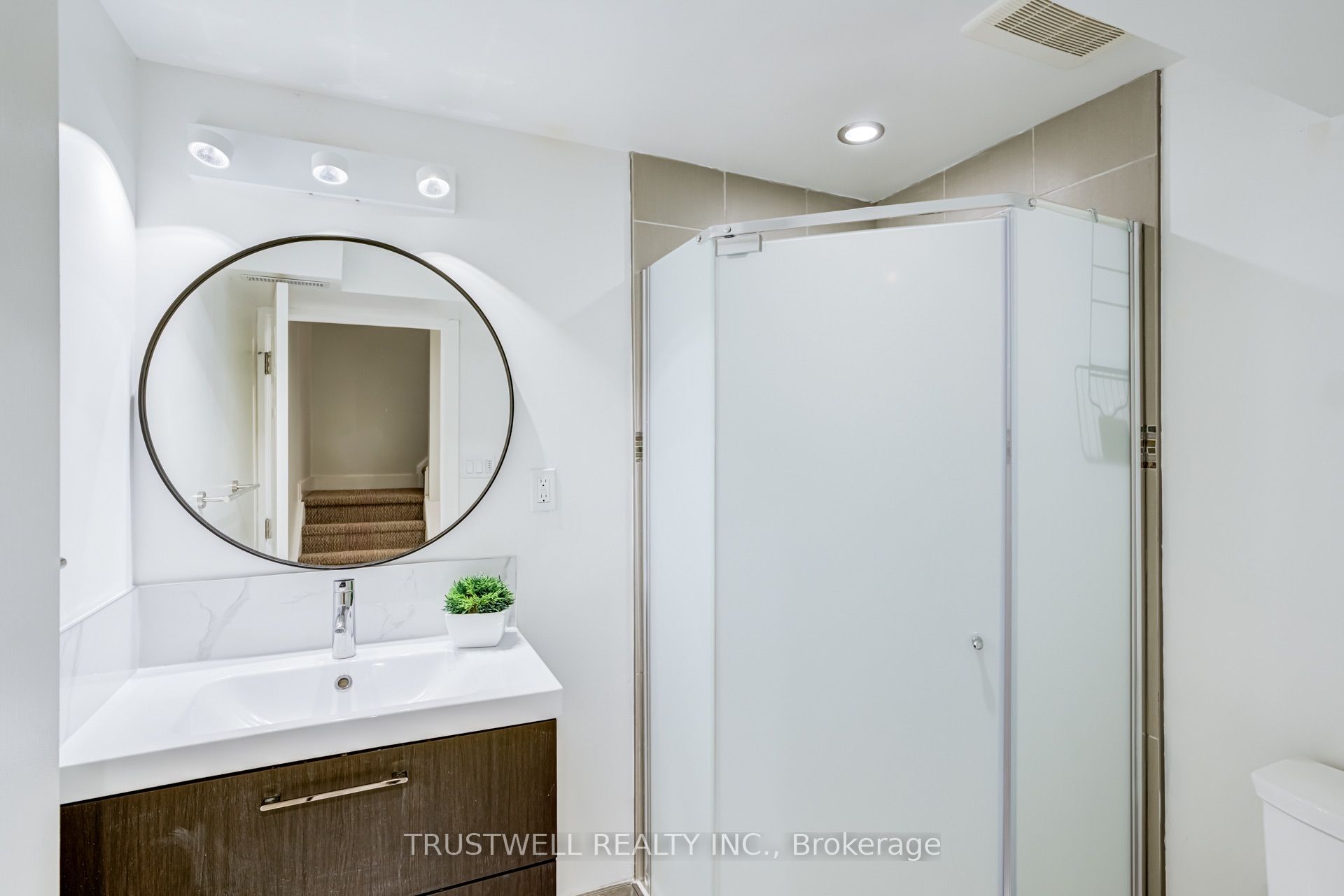 687 Irving Terrace Property Photo 36