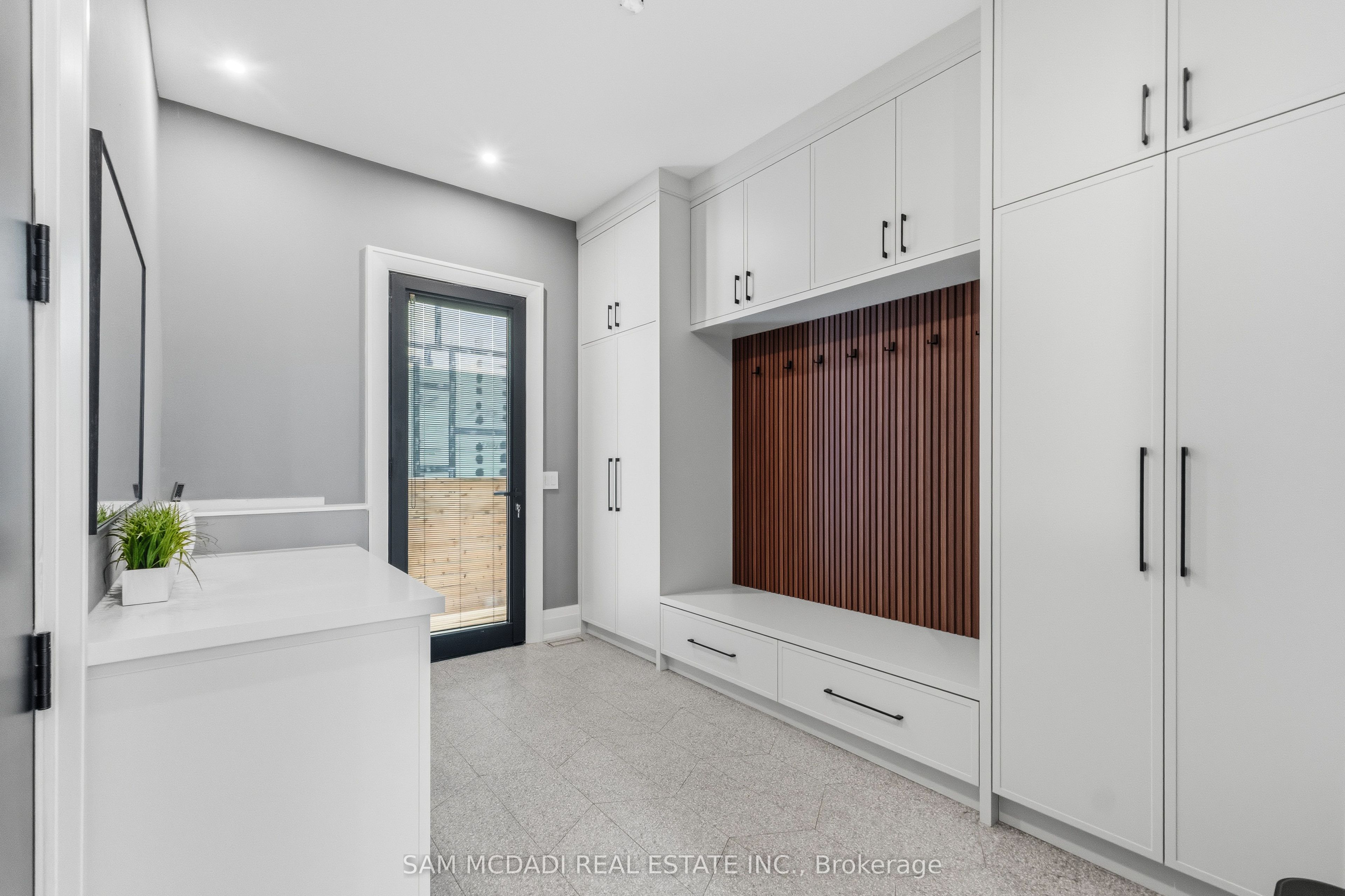 584 Fourth Line Property Photo 17