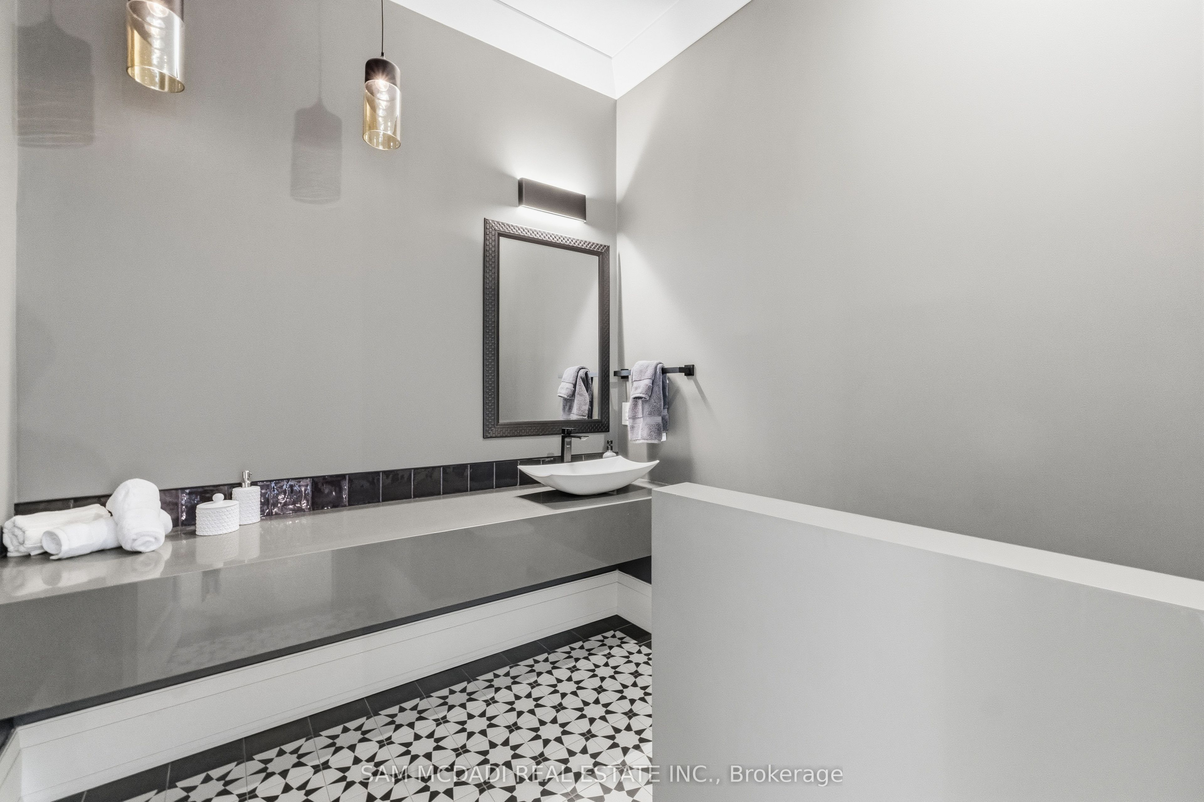 584 Fourth Line Property Photo 18