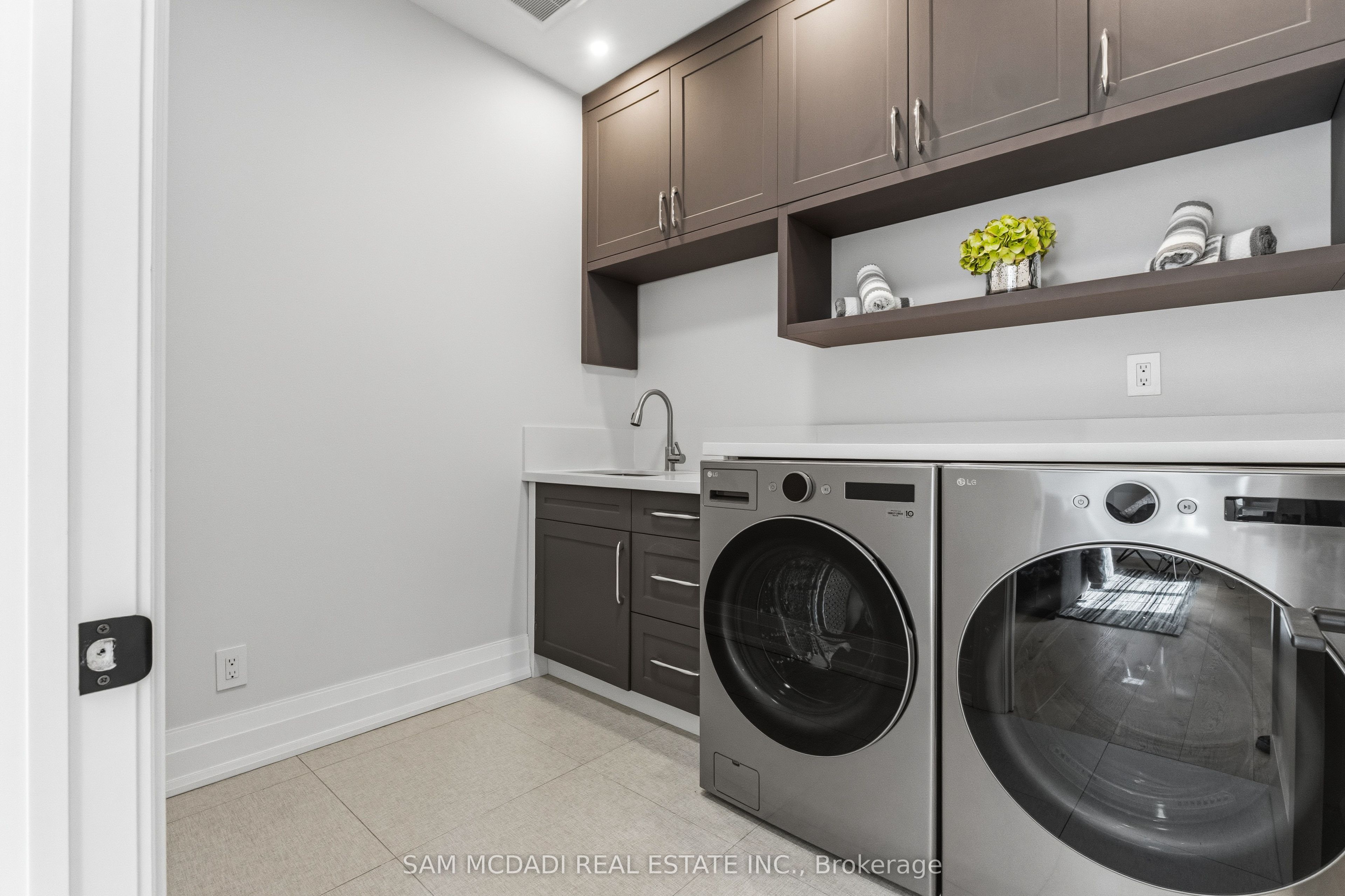 584 Fourth Line Property Photo 31
